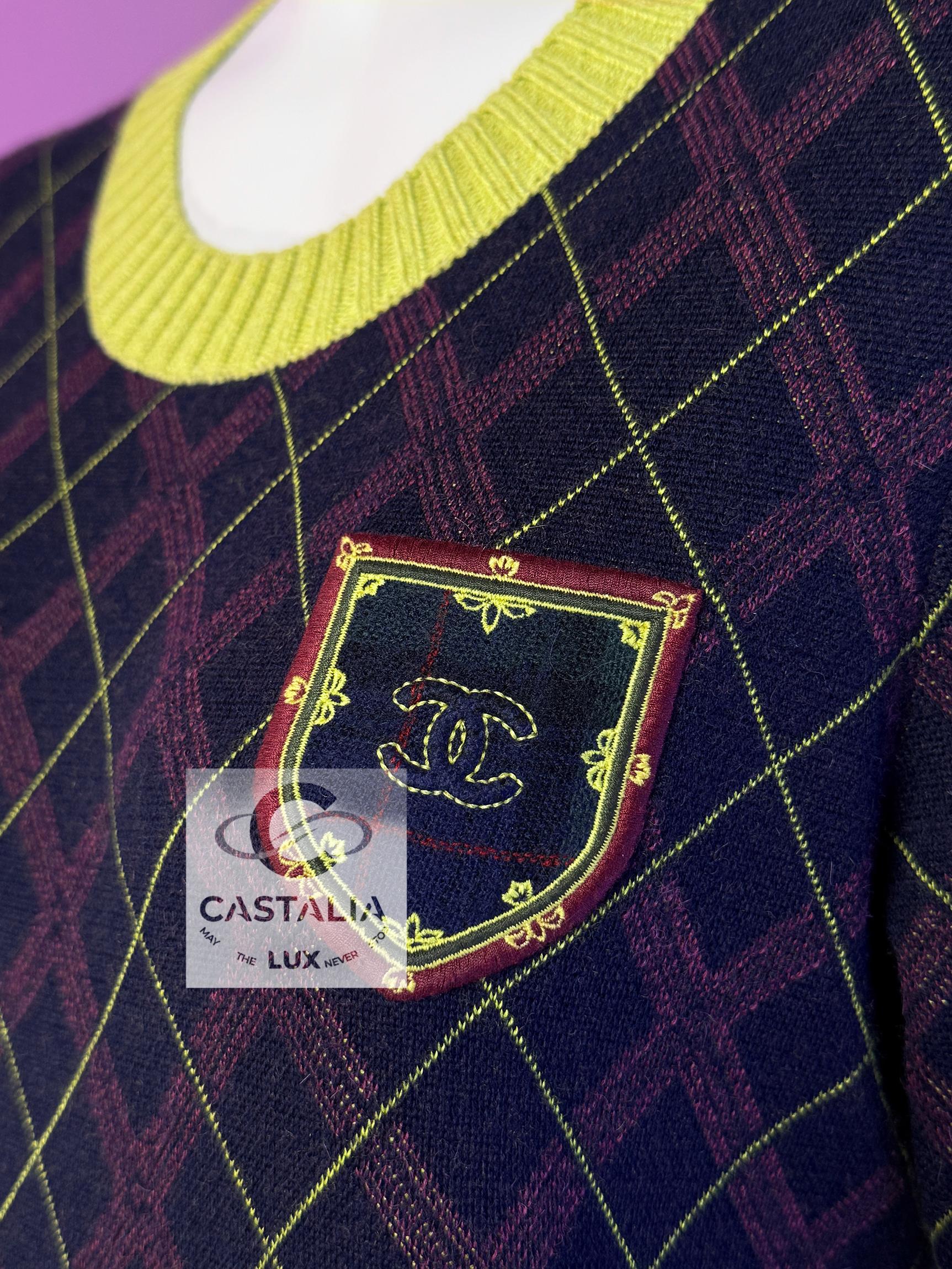 Chanel Nuevo París / Edimburgo CC Logo Patch Vestido de tartán en venta 4
