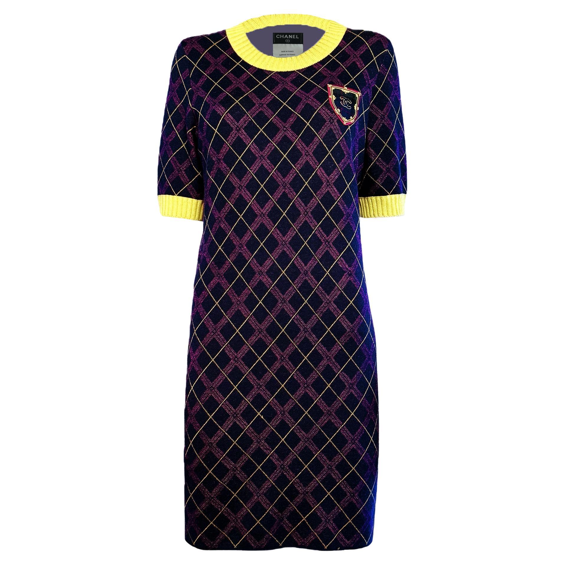 Chanel Nuevo París / Edimburgo CC Logo Patch Vestido de tartán en venta