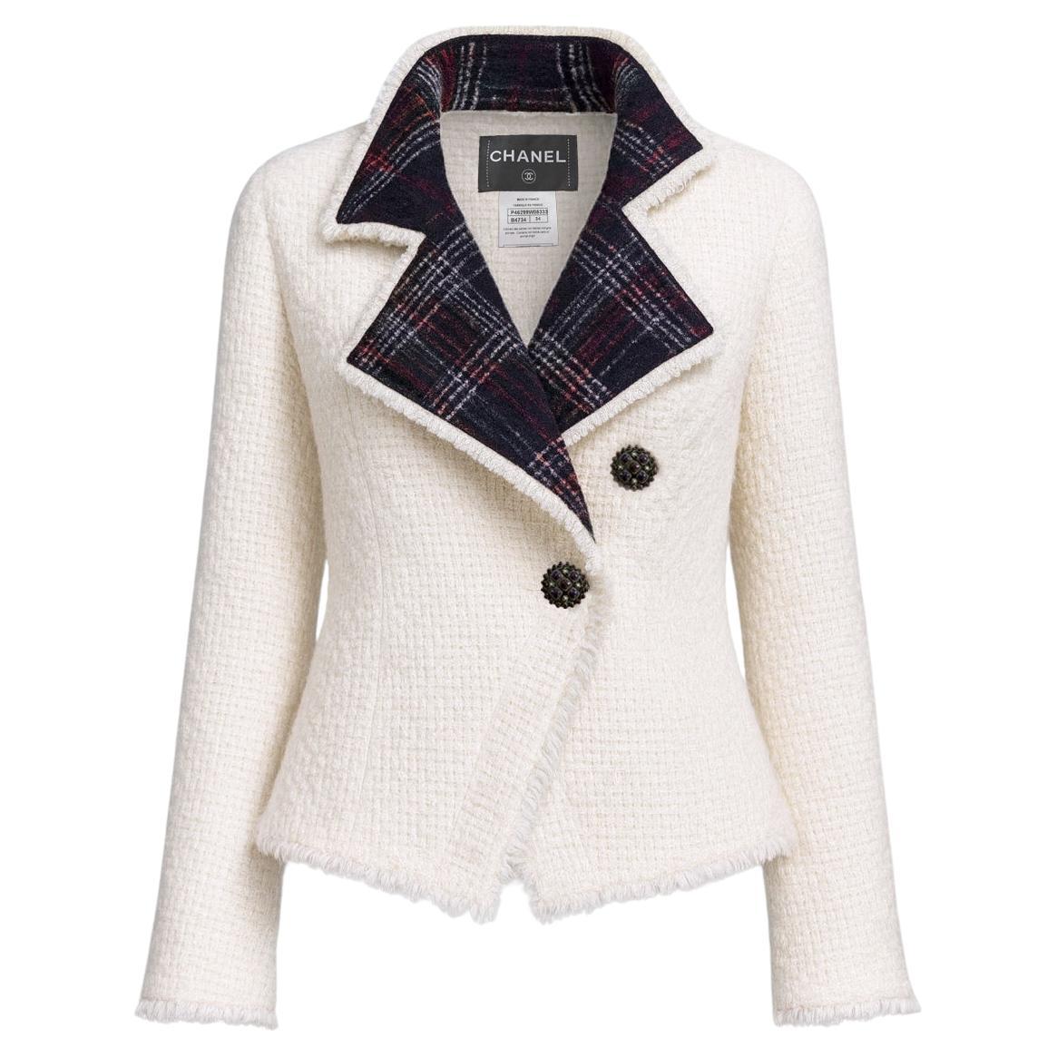 CHANEL New Paris / EDINBURGH Ecru Tweed Jacket 38 FR