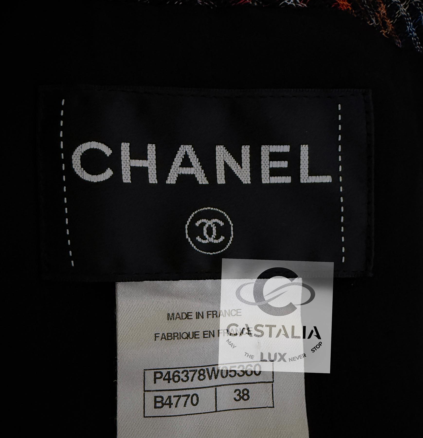 Chanel Nueva París / Edimburgo Chaqueta icónica de tweed de tartán negro 38 FR en venta 14