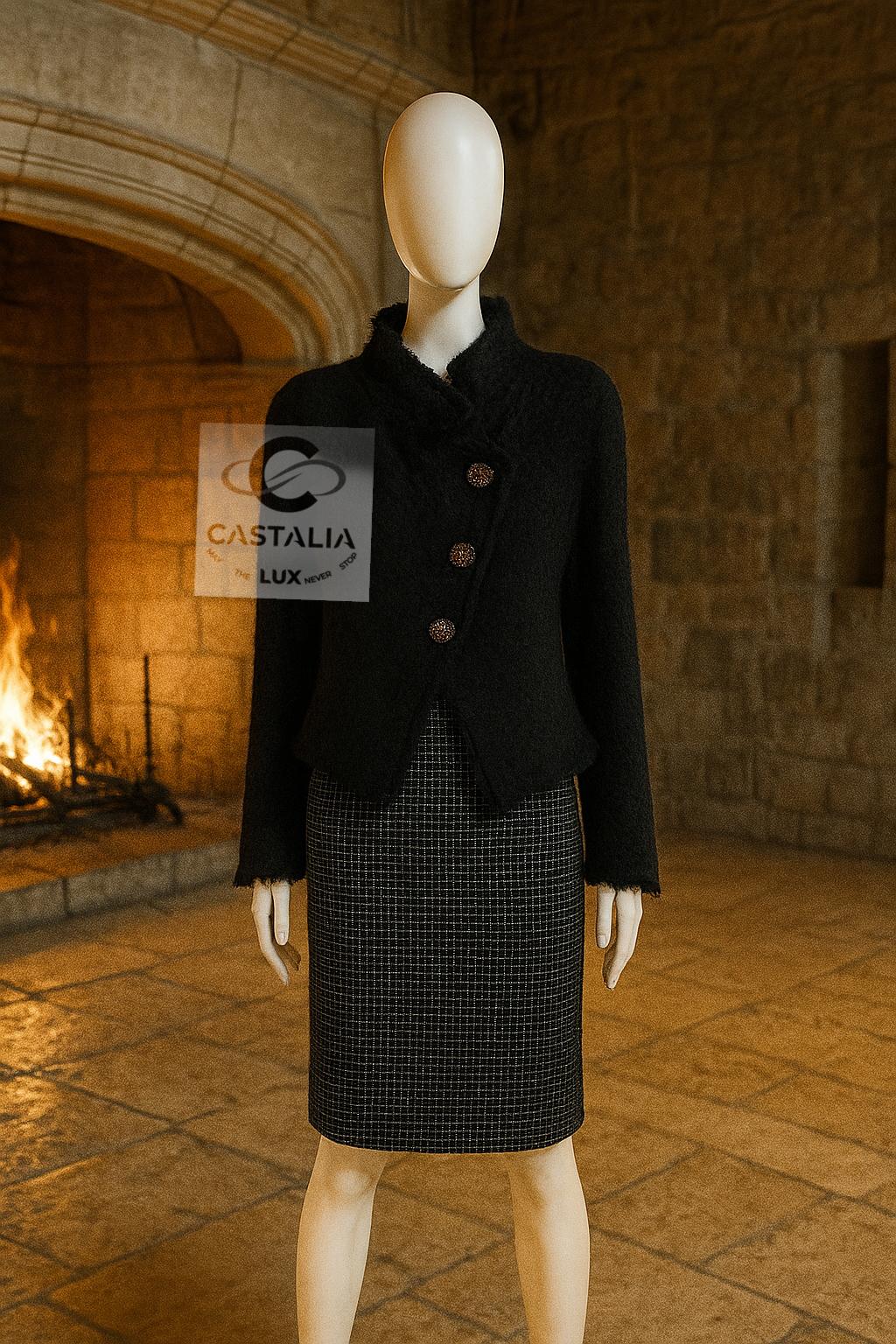 Femenino o masculino Chanel Nueva París / Edimburgo Chaqueta icónica de tweed de tartán negro 38 FR en venta