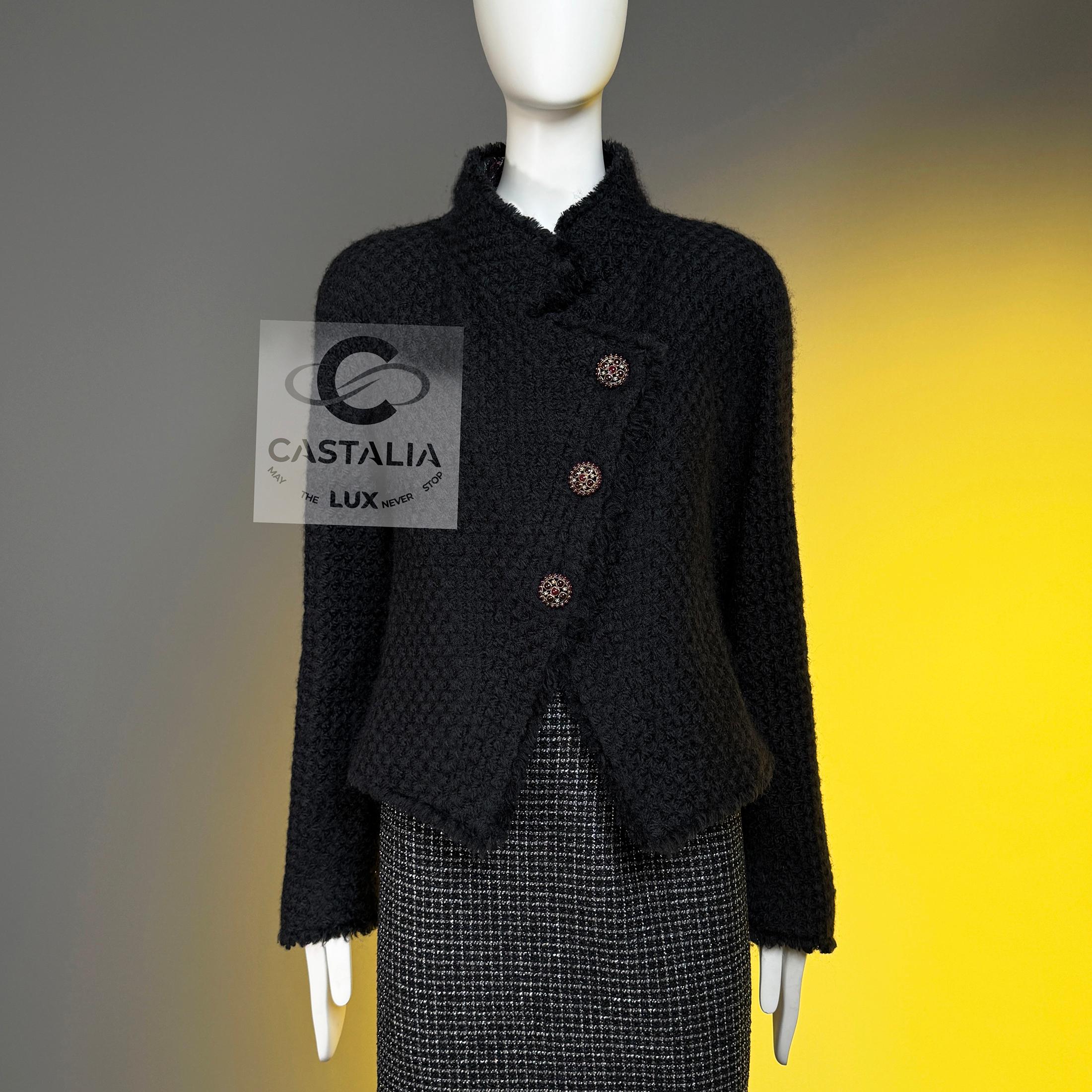 Chanel Nueva París / Edimburgo Chaqueta icónica de tweed de tartán negro 38 FR en venta 2
