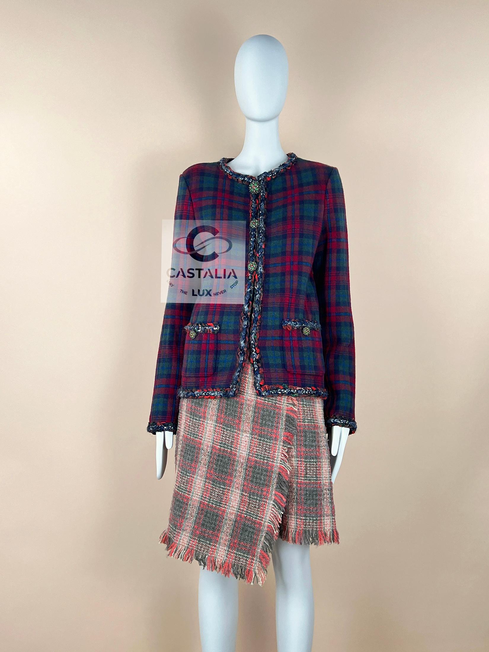 CHANEL Nuevo París / Edimburgo Chaqueta icónica de tartán rojo 34 FR en venta 5