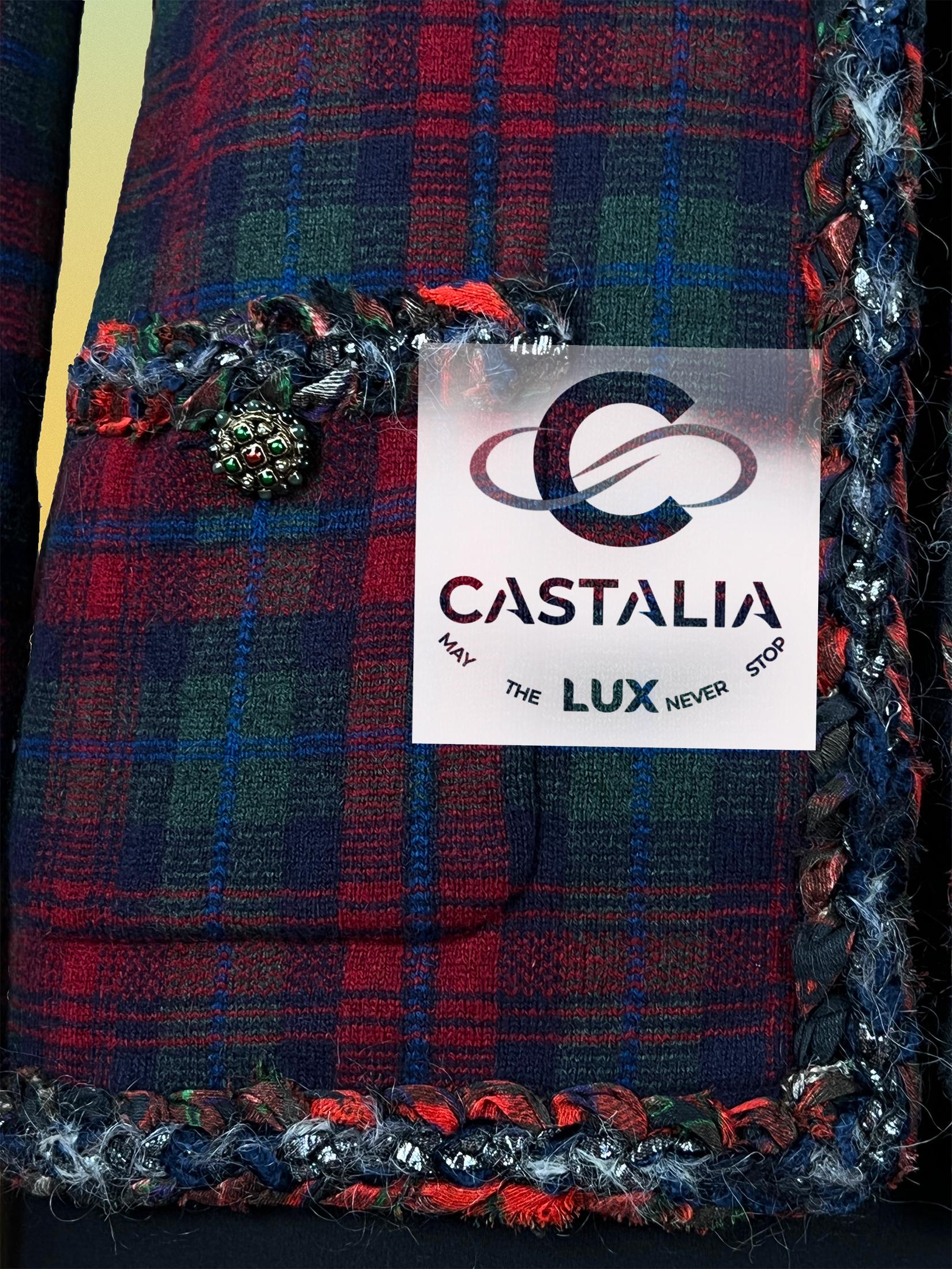 CHANEL Nuevo París / Edimburgo Chaqueta icónica de tartán rojo 34 FR en venta 6