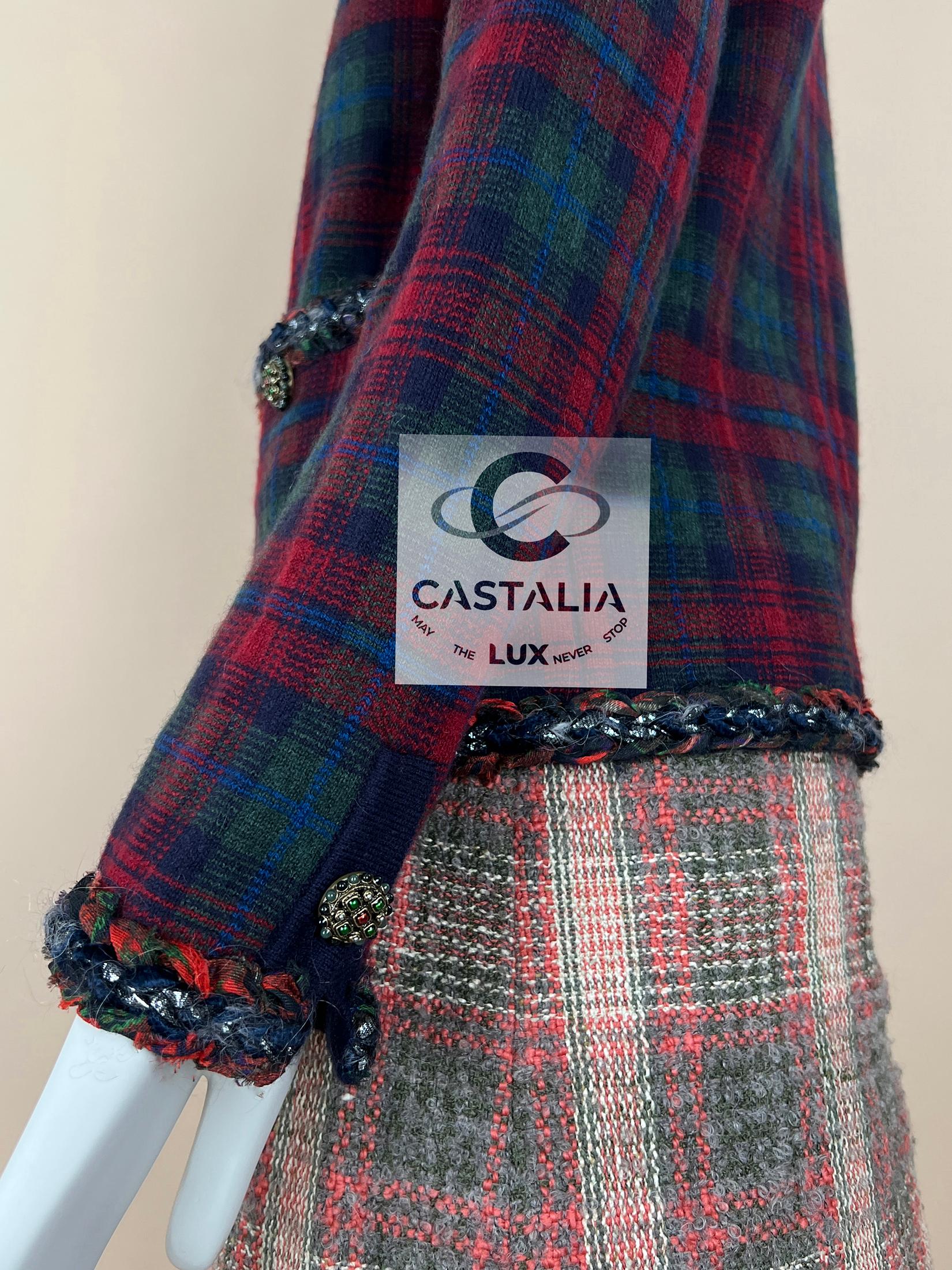 CHANEL Nuevo París / Edimburgo Chaqueta icónica de tartán rojo 34 FR en venta 7