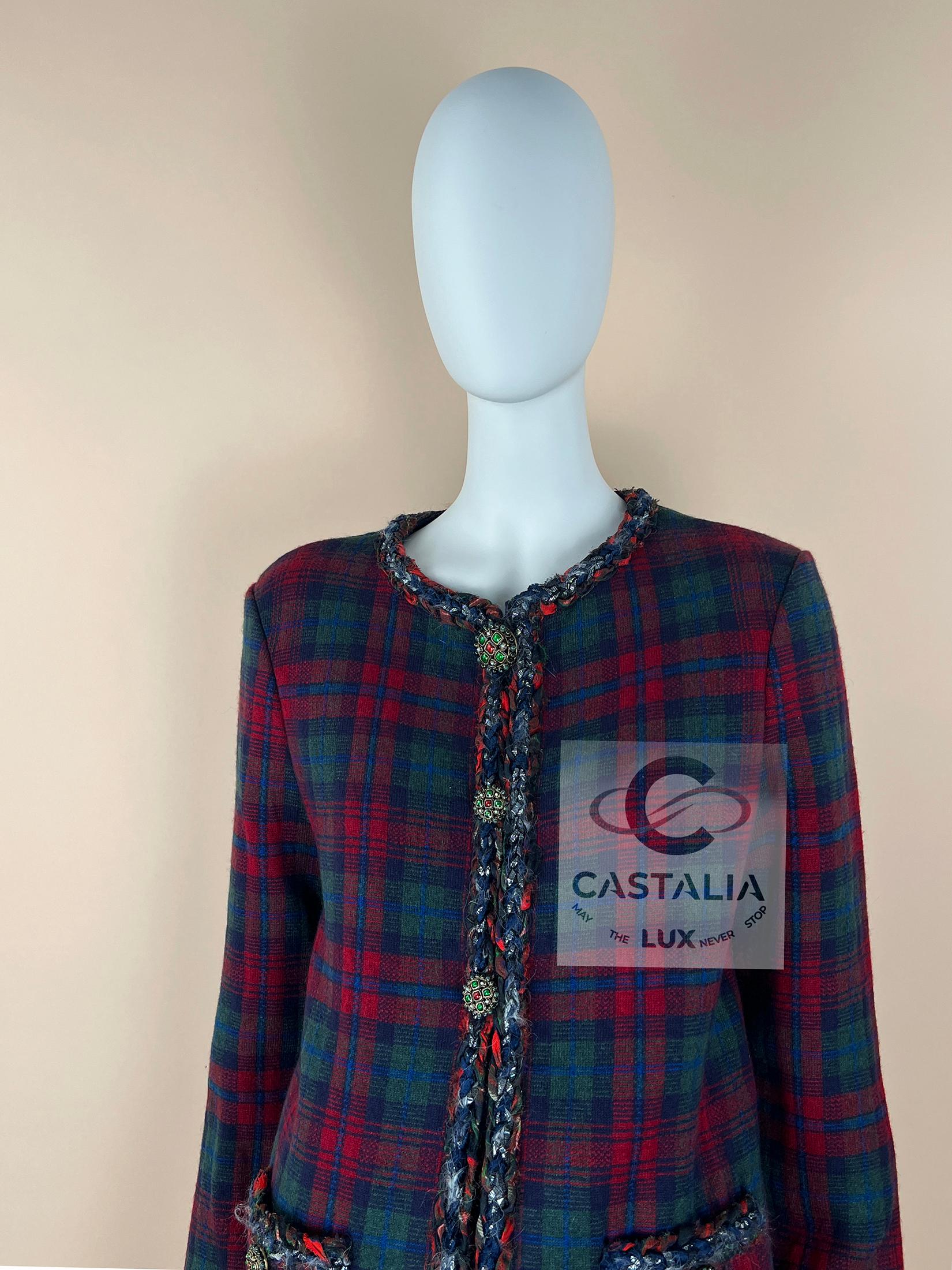 CHANEL Nuevo París / Edimburgo Chaqueta icónica de tartán rojo 34 FR en venta 2