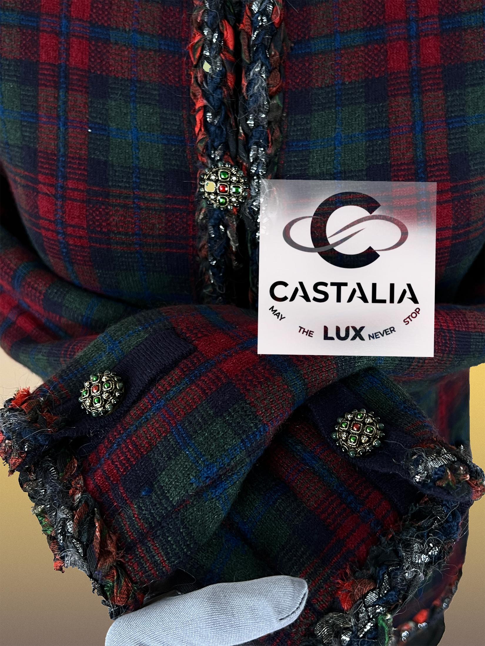 CHANEL Nuevo París / Edimburgo Chaqueta icónica de tartán rojo 34 FR en venta 4