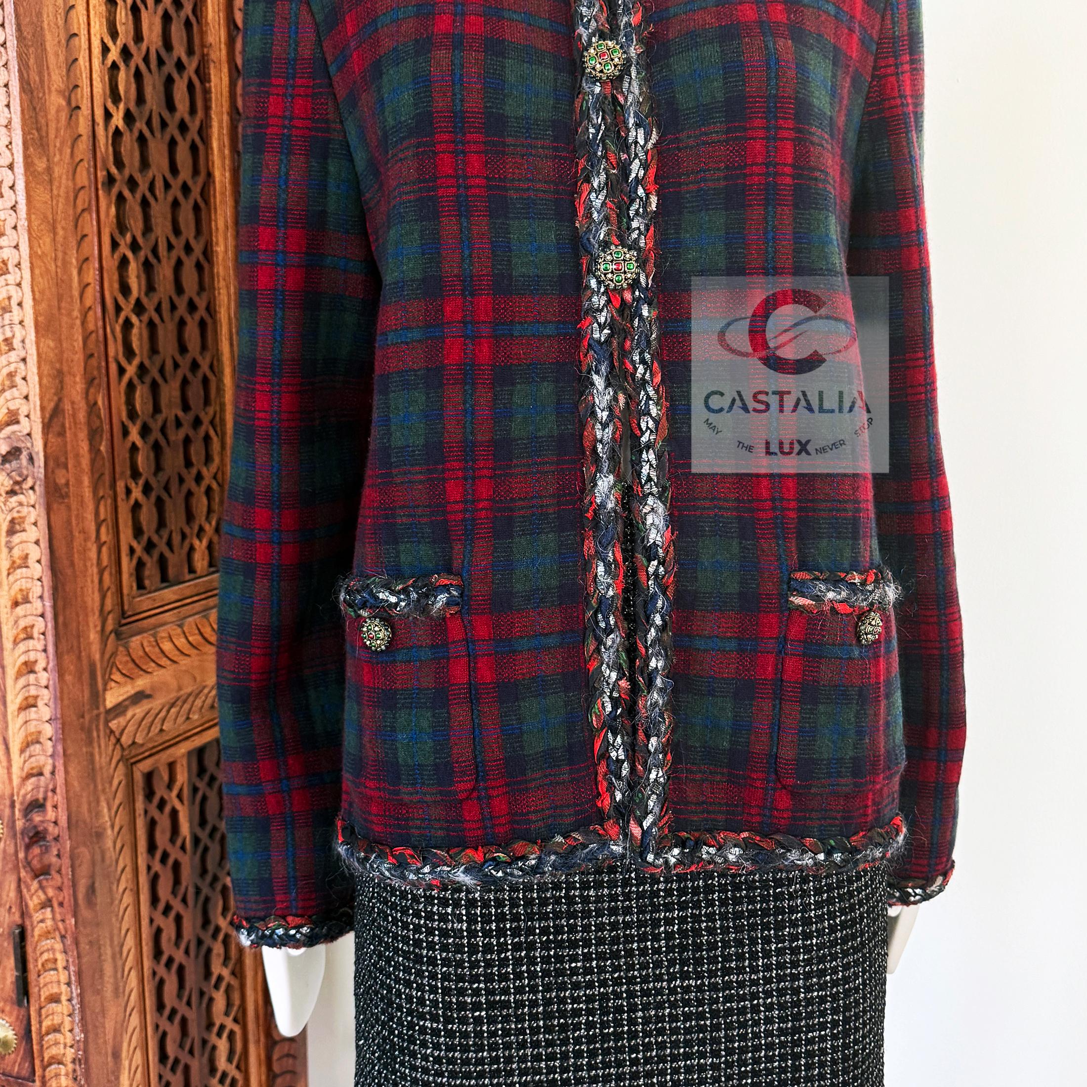 CHANEL New Paris / Edinburgh Ikonische Rote Tartan Jacke 46 FR im Angebot 10
