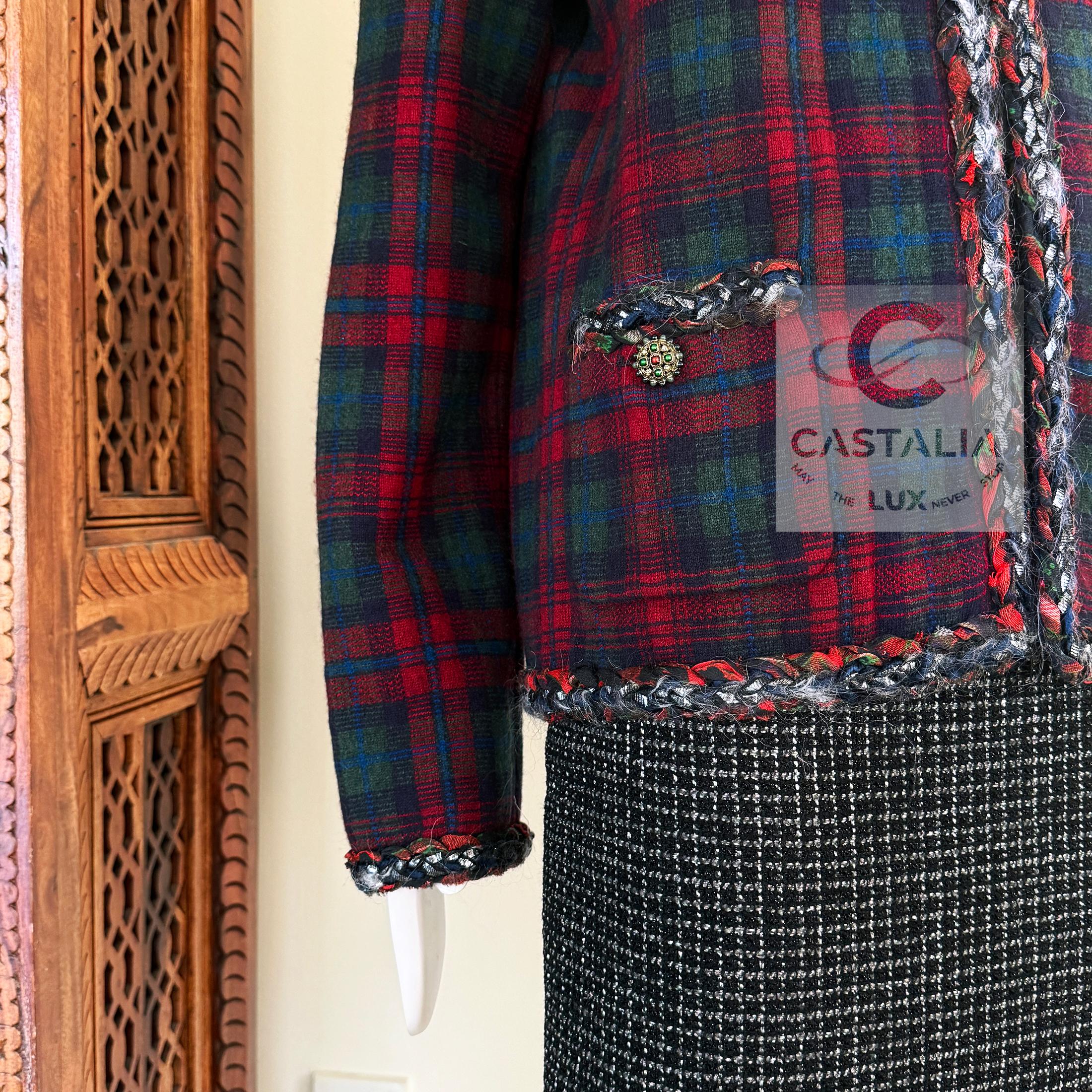 CHANEL New Paris / Edinburgh Ikonische Rote Tartan Jacke 46 FR im Angebot 12