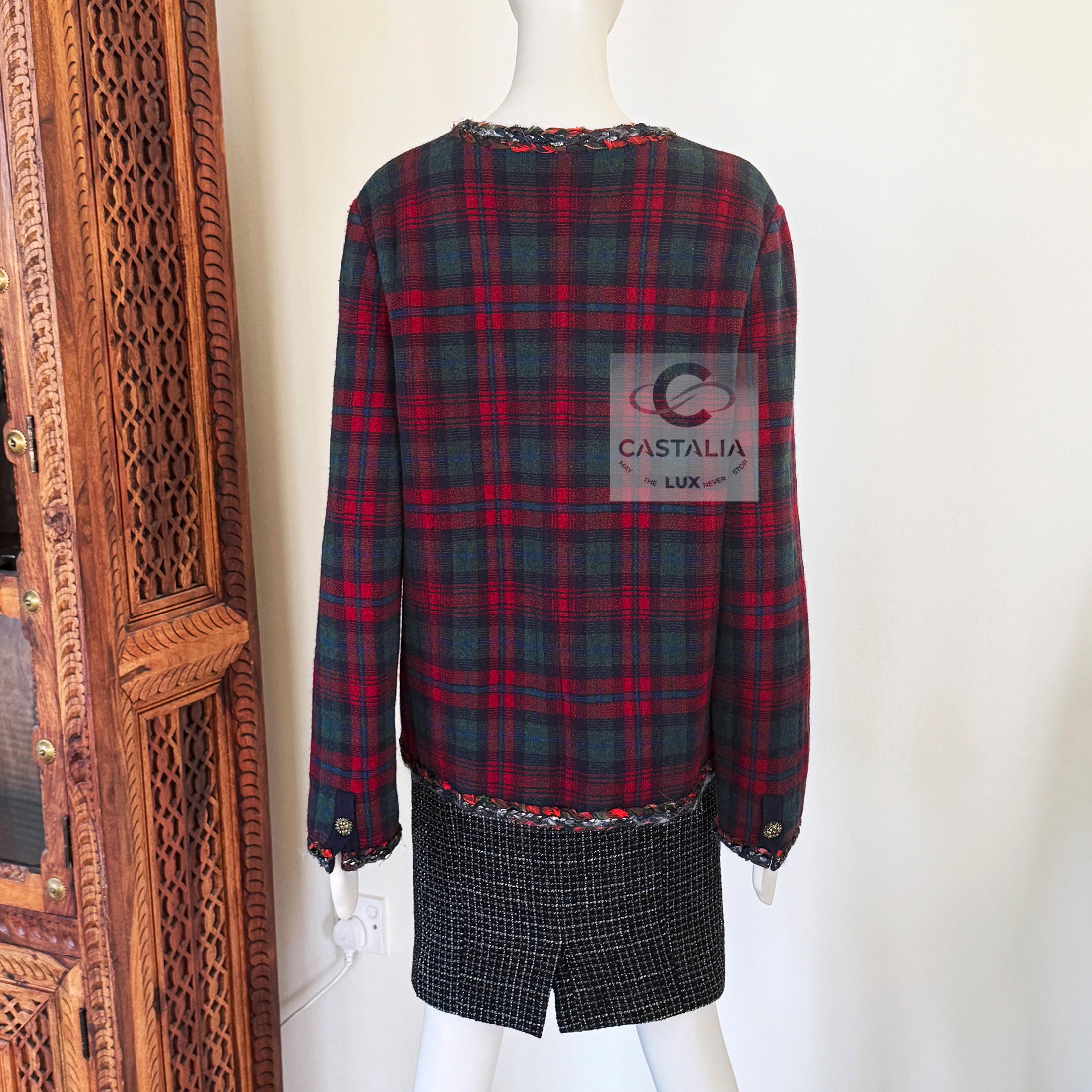 CHANEL New Paris / Edinburgh Ikonische Rote Tartan Jacke 46 FR im Angebot 13