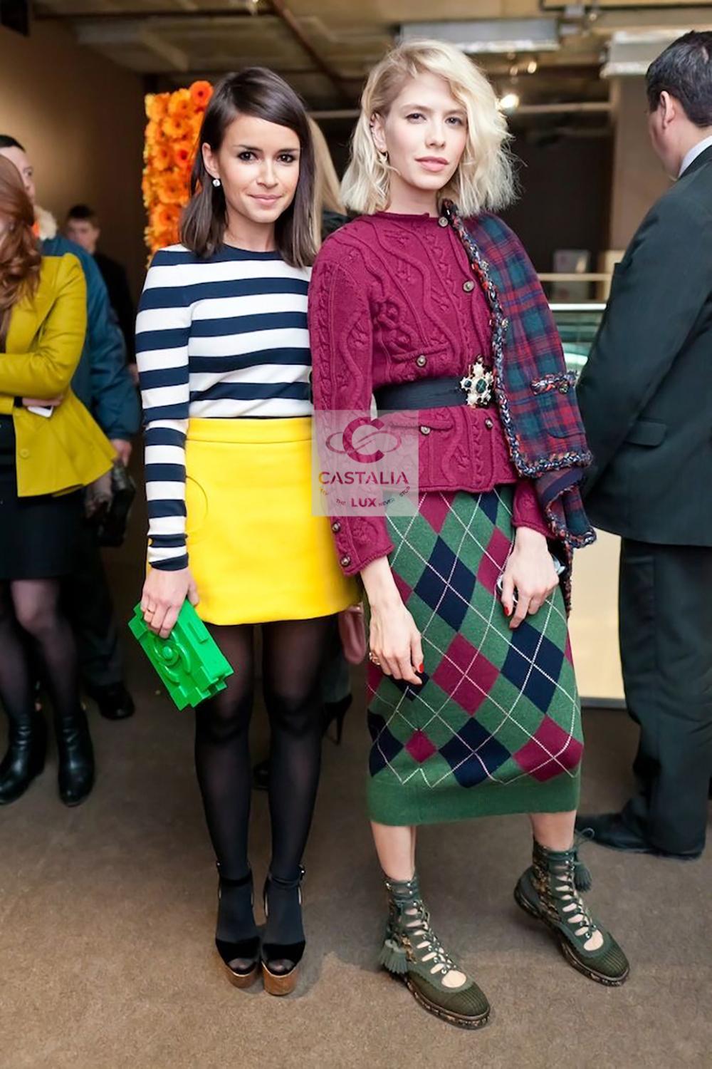 CHANEL New Paris / Edinburgh Ikonische Rote Tartan Jacke 46 FR im Zustand „Neu“ im Angebot in Dubai, AE