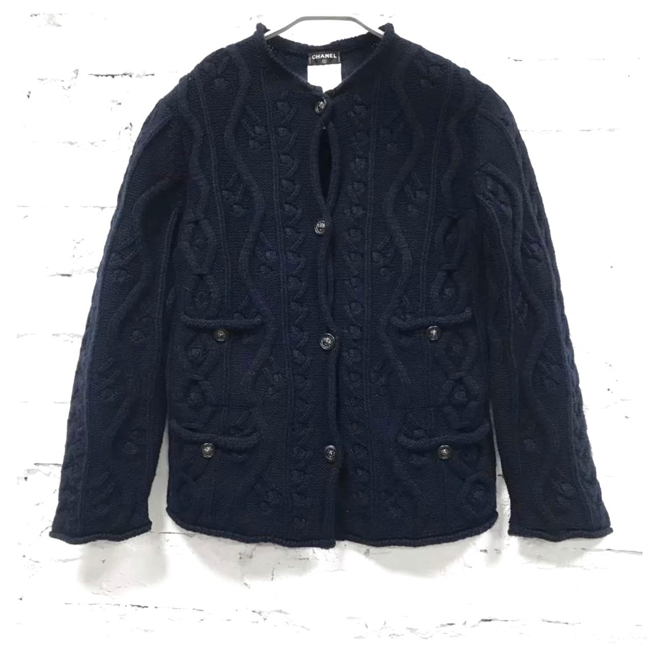 Chanel navy cashmere jacket with CC lionhead buttons -- from Runway of Paris / EDINBURGH Collection by Karl Lagerfeld, 2013 Metiers d'Art
As seen on many celebs!
Size mark 36 FR. Never worn.