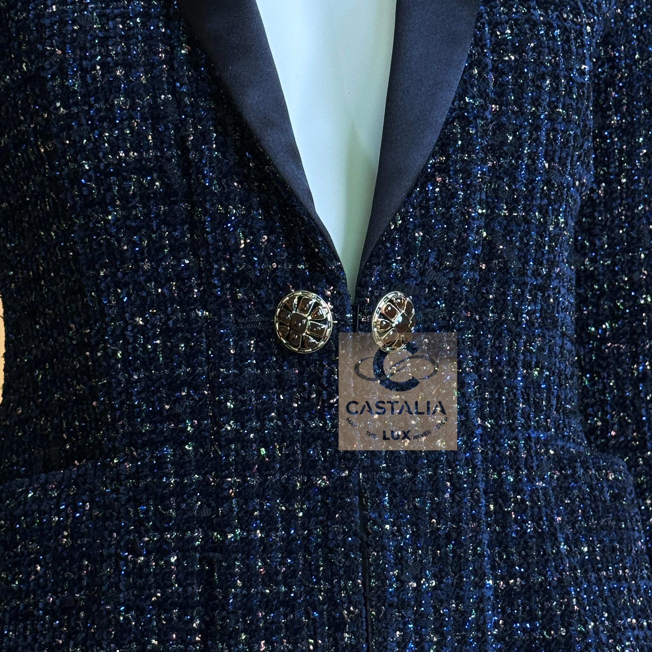 CHANEL Nuevo París / Egipto Chaqueta de tweed Lesage 34 FR en venta 3