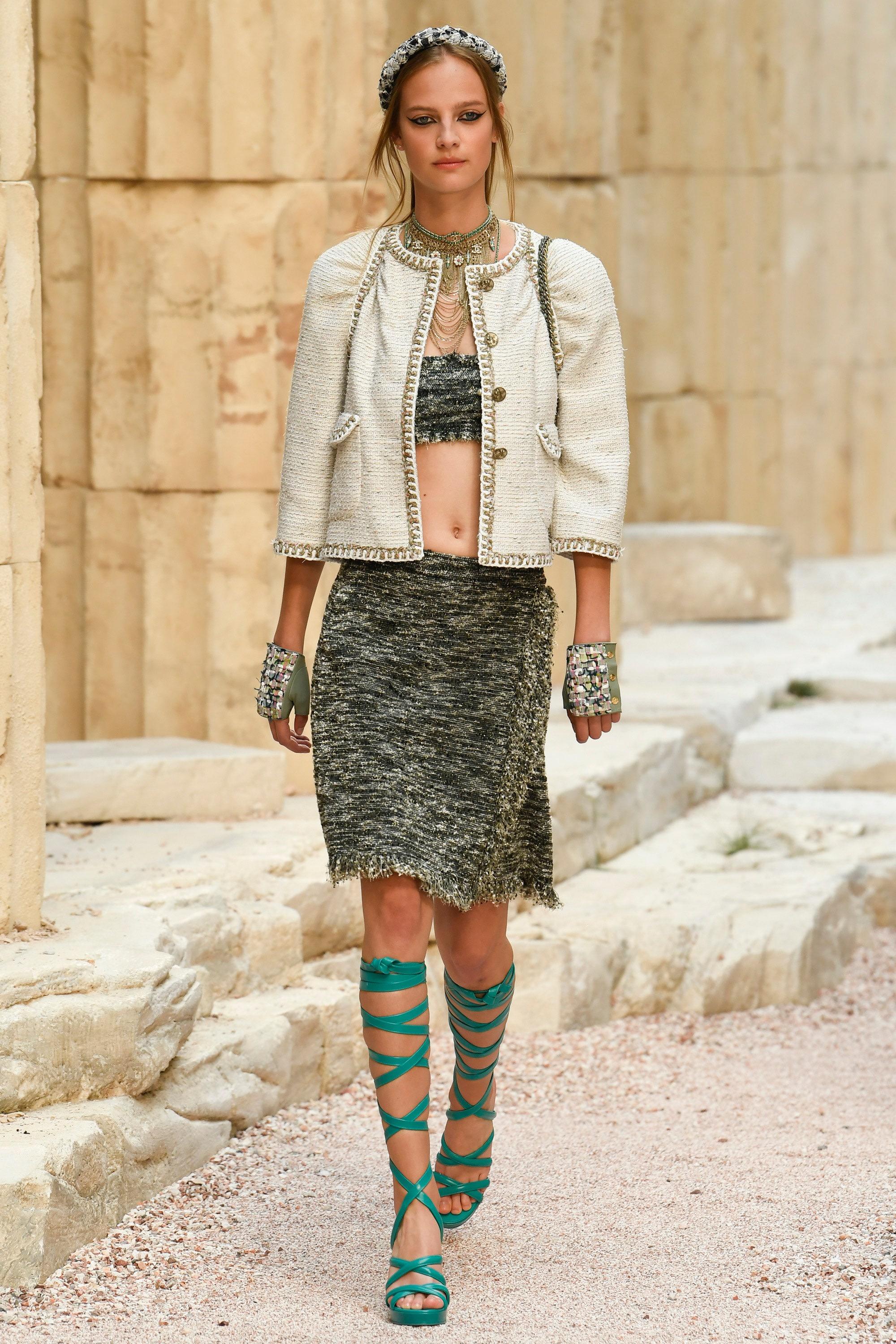 Chanel New Paris / Greece Black Tweed Jacket In New Condition In Dubai, AE
