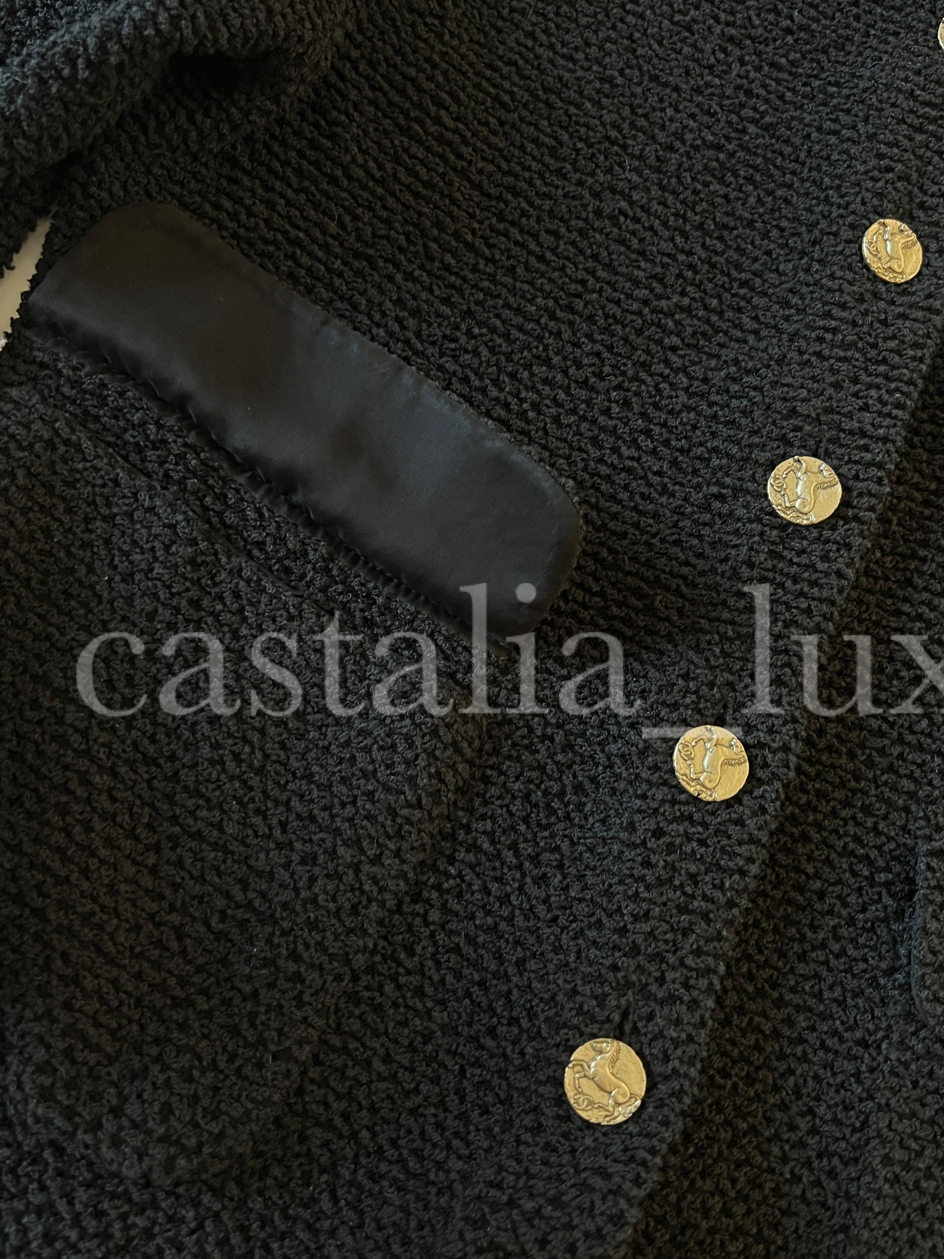 Chanel Neue Paris / Griechenland Schwarze Tweed-Jacke im Angebot 6