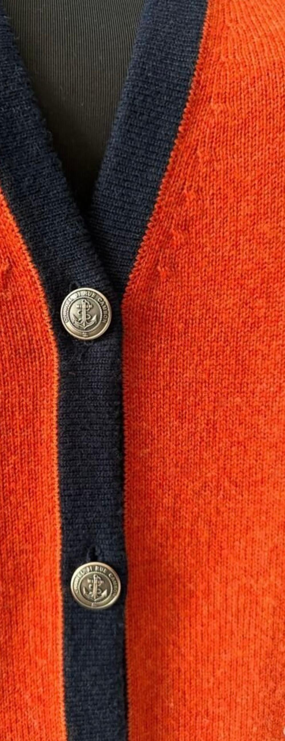 Chanel orange and navy cashmere cardigan from Paris / HAMBURG Collection, 2018 Metiers d'Art Collection, 18A
- stunning colour shade!
- CC logo 'anchor' buttons
Size mark 36 FR.