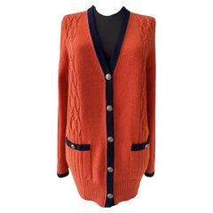 Chanel New Paris / Hamburg Orangefarbene Strickjacke aus Kaschmir