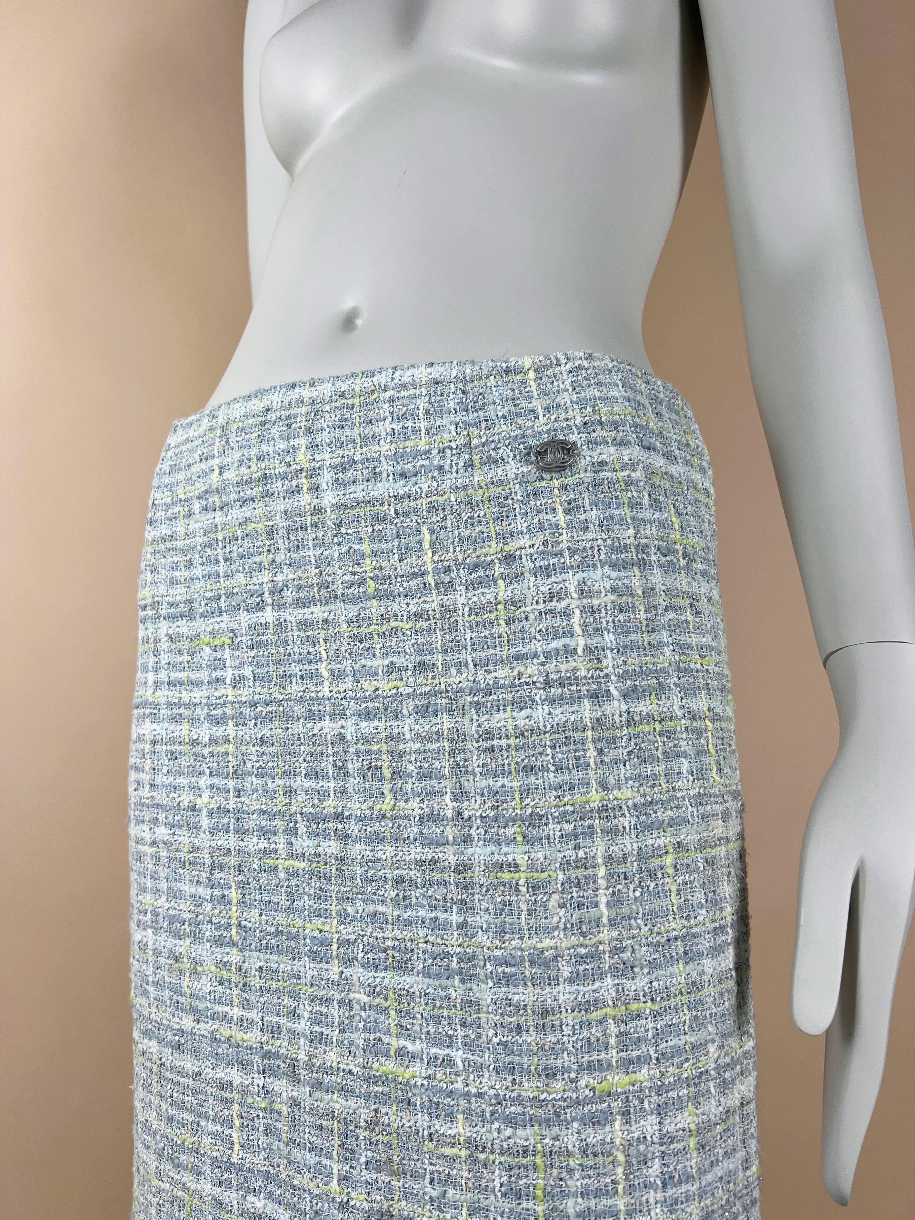 Women's or Men's Chanel New Paris / London Lesage Tweed Skirt For Sale