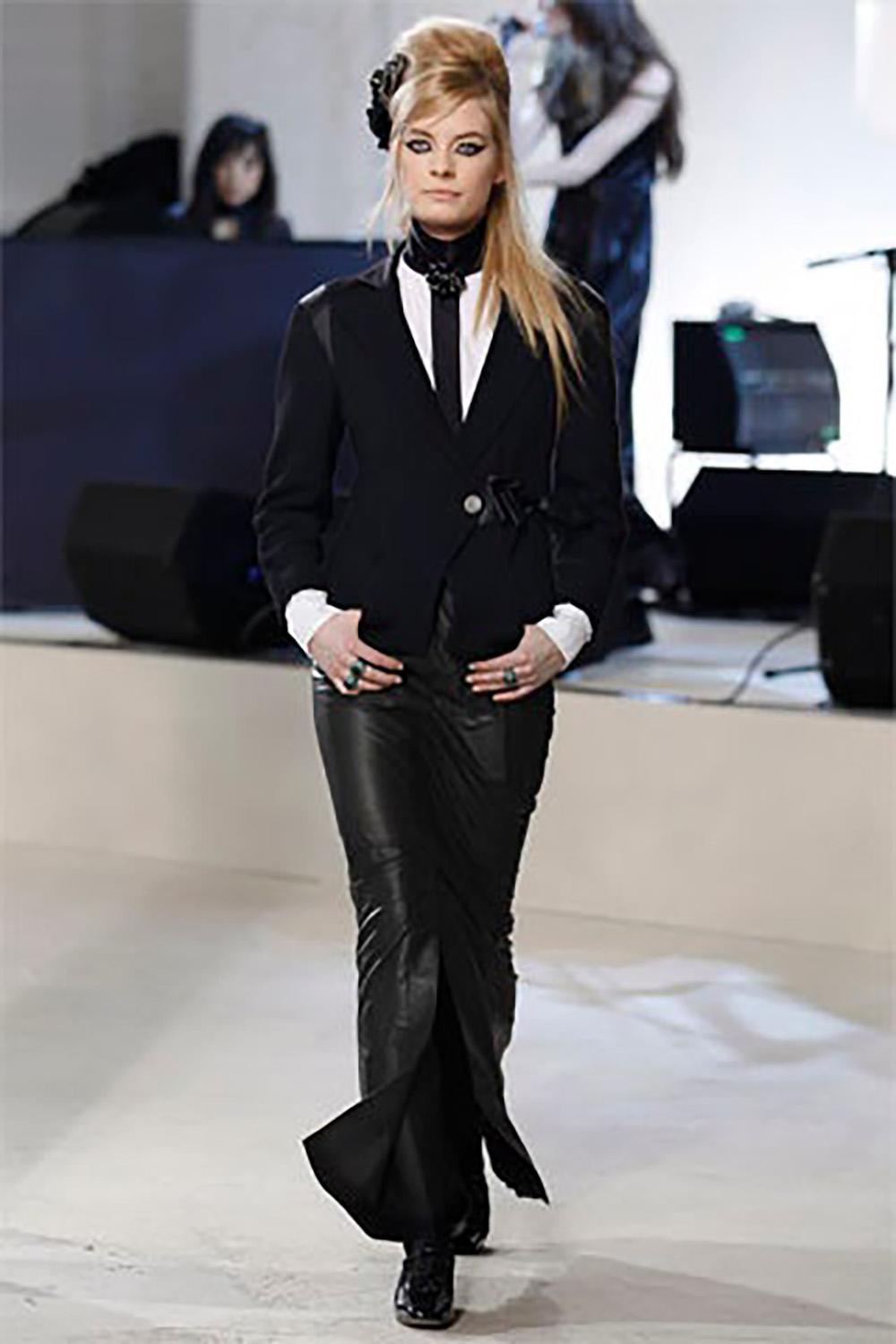 Chanel New Paris / London Runway Veste en tweed noir Unisexe en vente