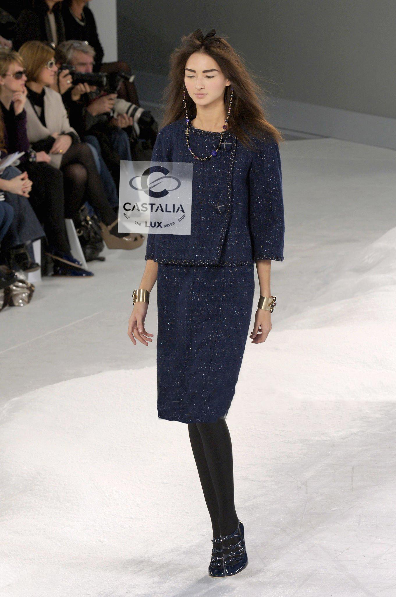 Noir CHANEL New Paris / MONACO Veste en tweed améthyste 34 FR en vente