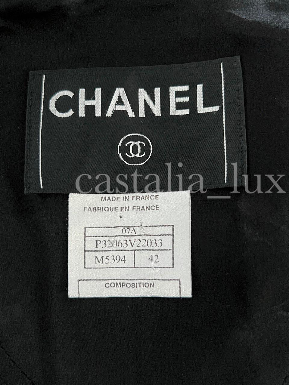 Veste Chanel Paris/ Monaco neuve avec détails en tweed en vente 12