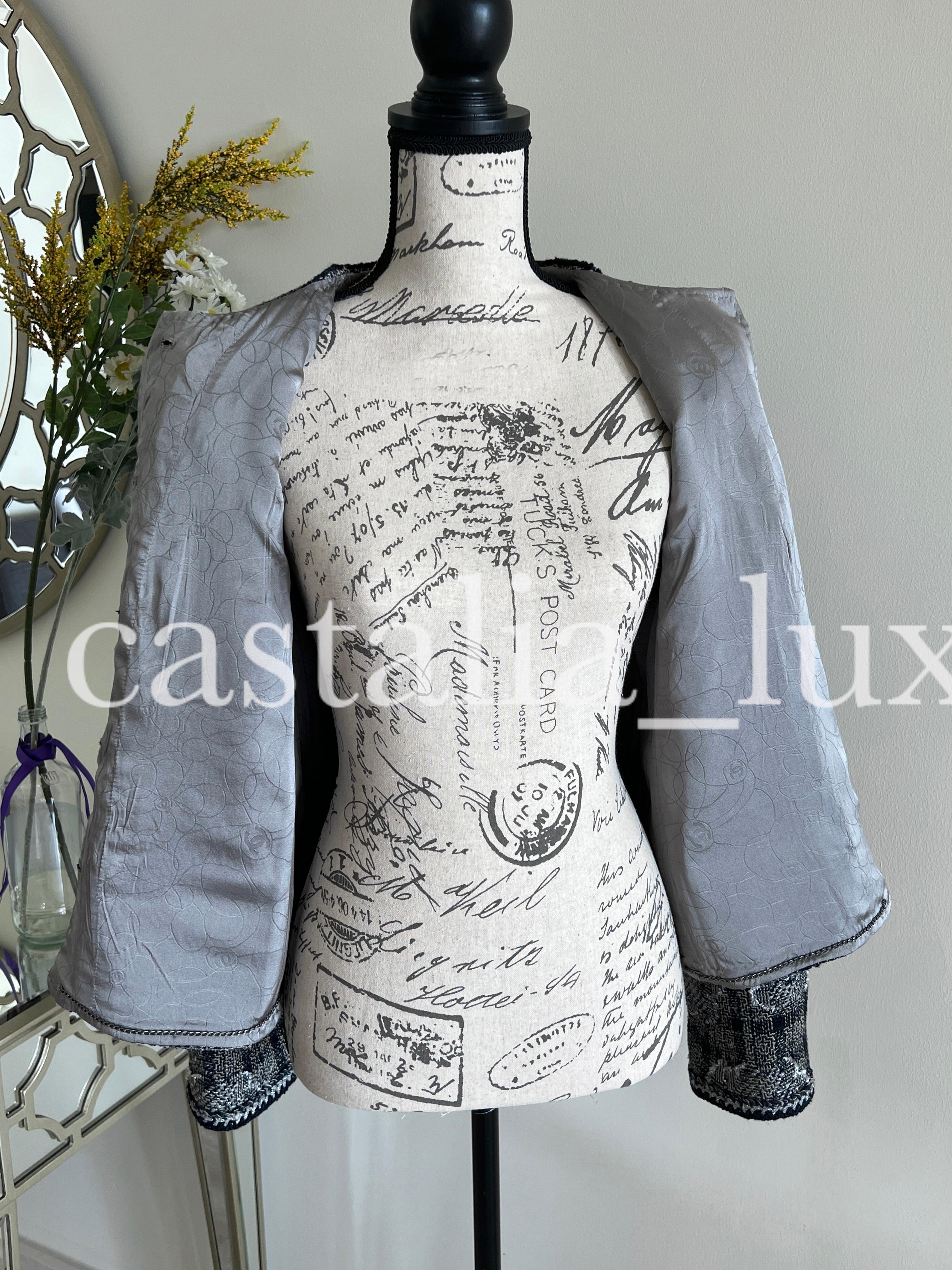 Chanel New Paris / New York CC Schmuckknöpfe Tweed-Jacke mit Knopfleisten, neu im Angebot 8