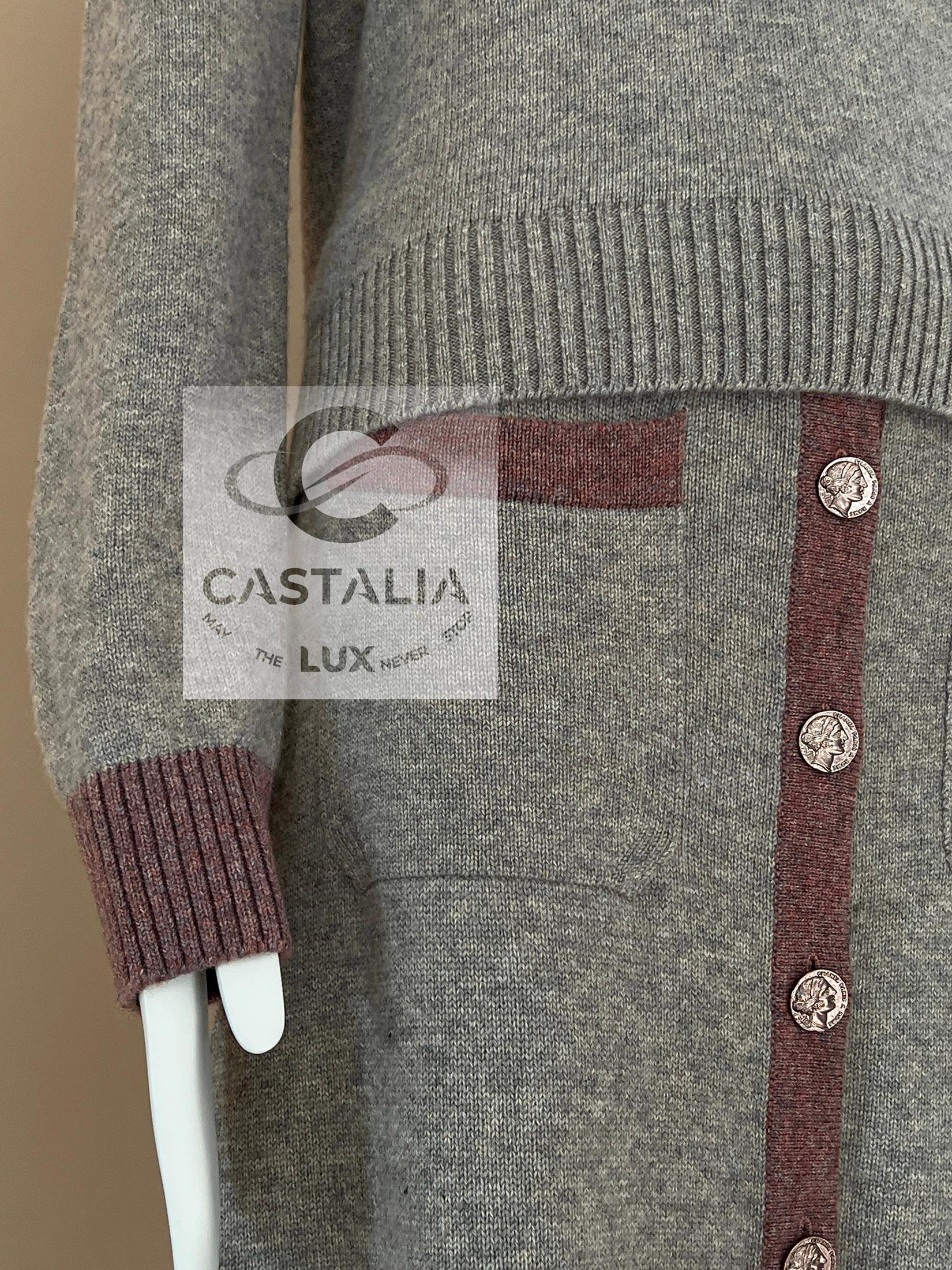 Chanel New Paris / Rome Beige Cashmere Lounge Suit 36 FR en vente 8