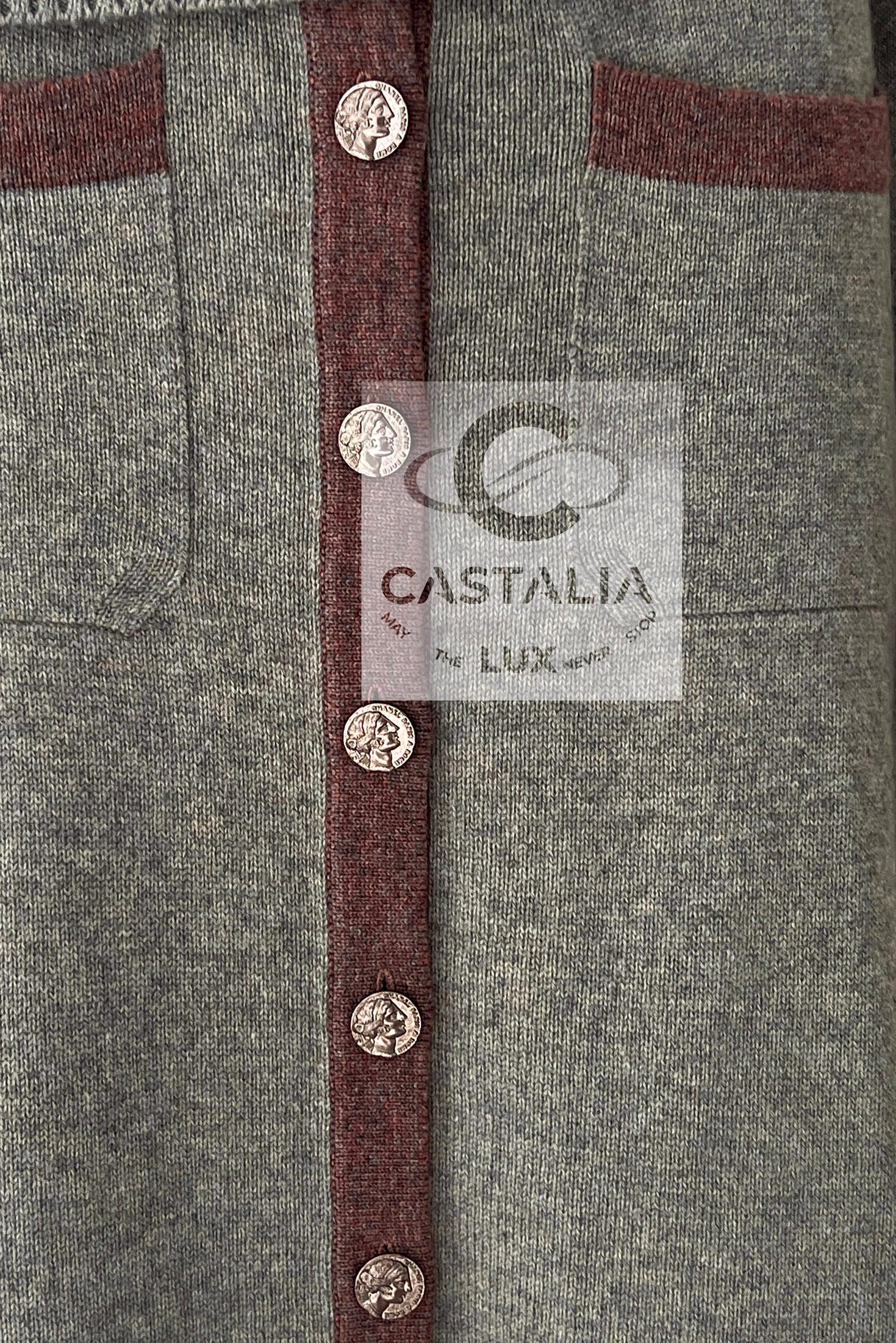 Chanel New Paris / Rome Beige Cashmere Lounge Suit 36 FR en vente 10