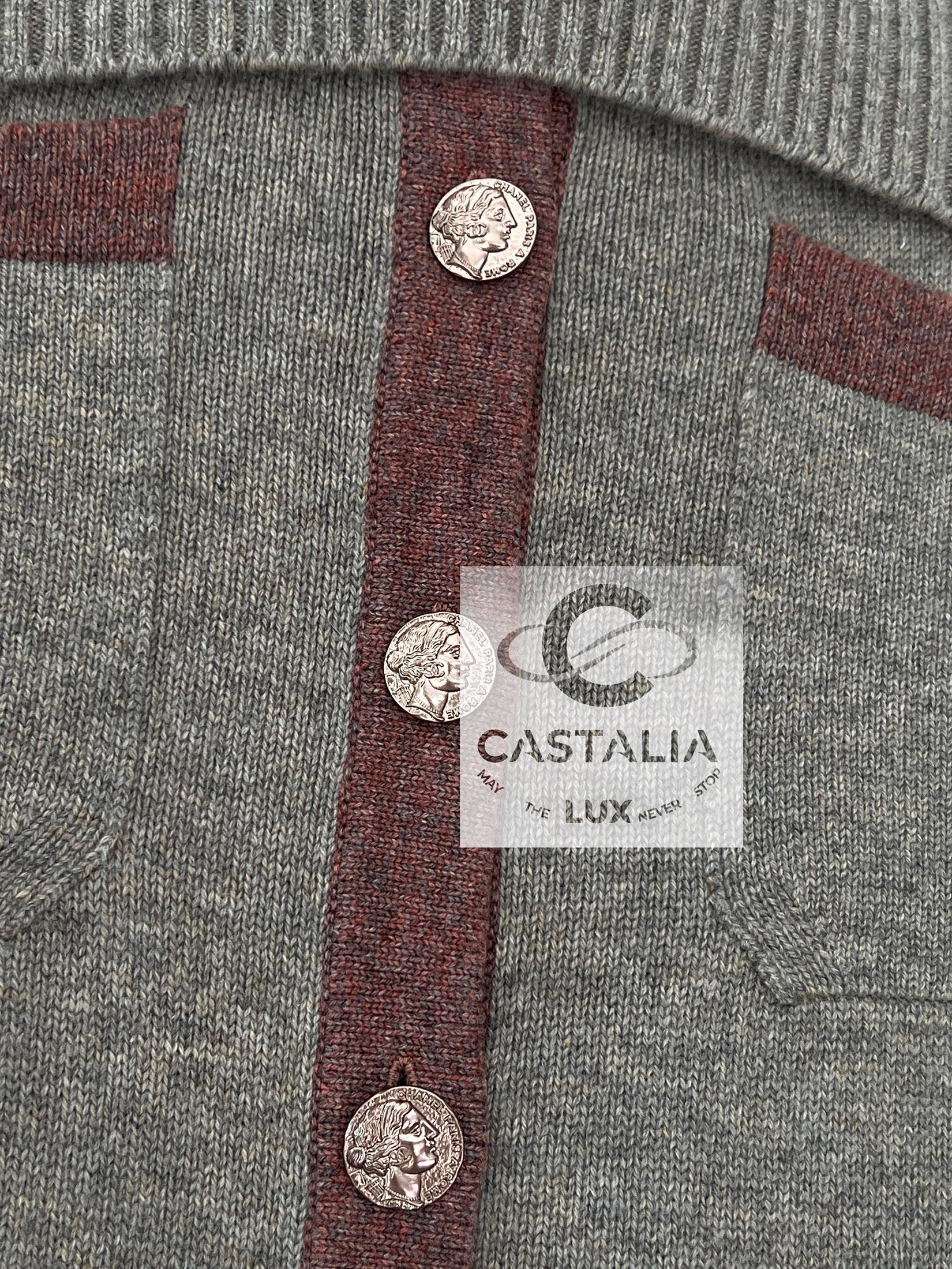Chanel New Paris / Rome Beige Cashmere Lounge Suit 36 FR en vente 3