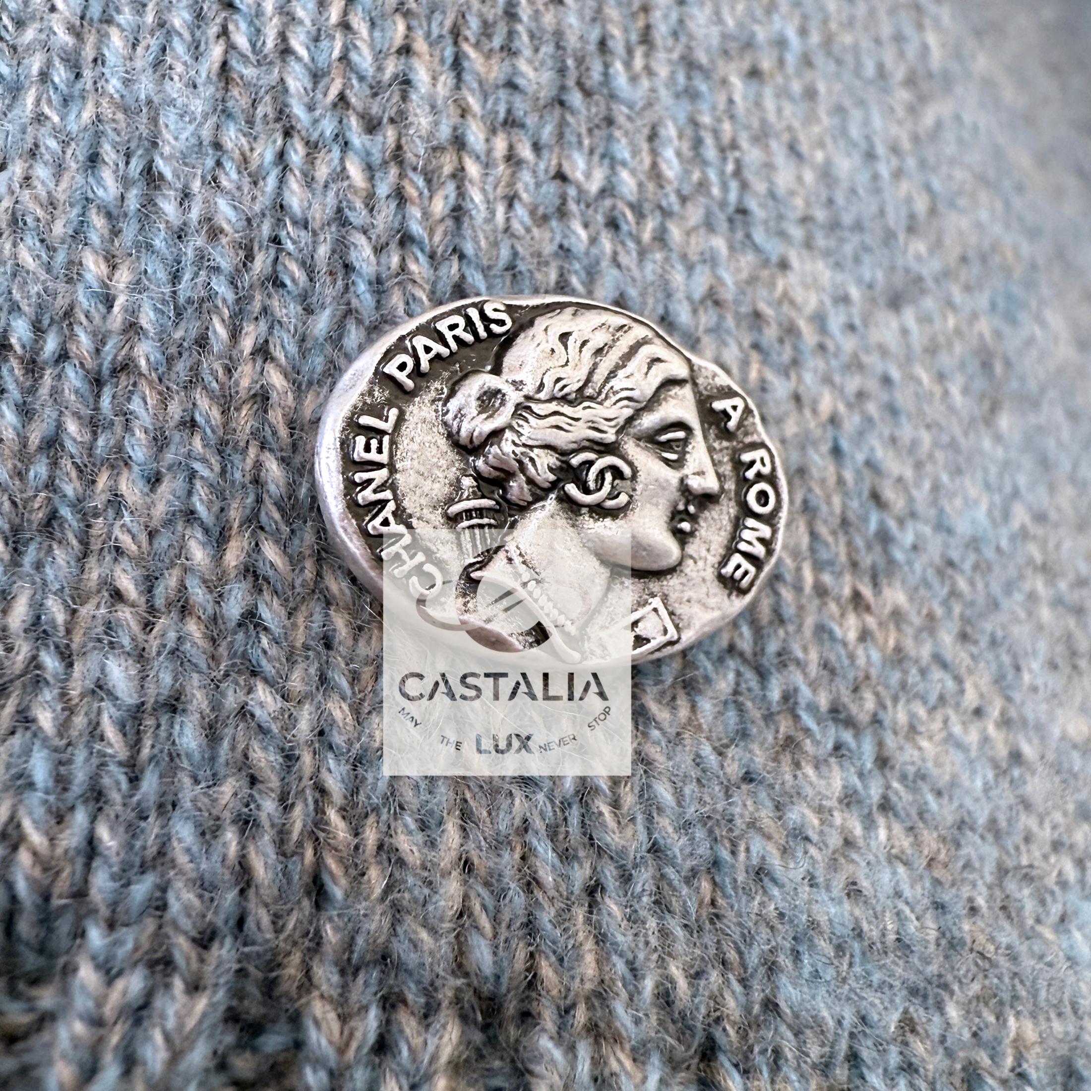 CHANEL New Paris / Rome Gris Runway Grey Jumper 36 FR en vente 2