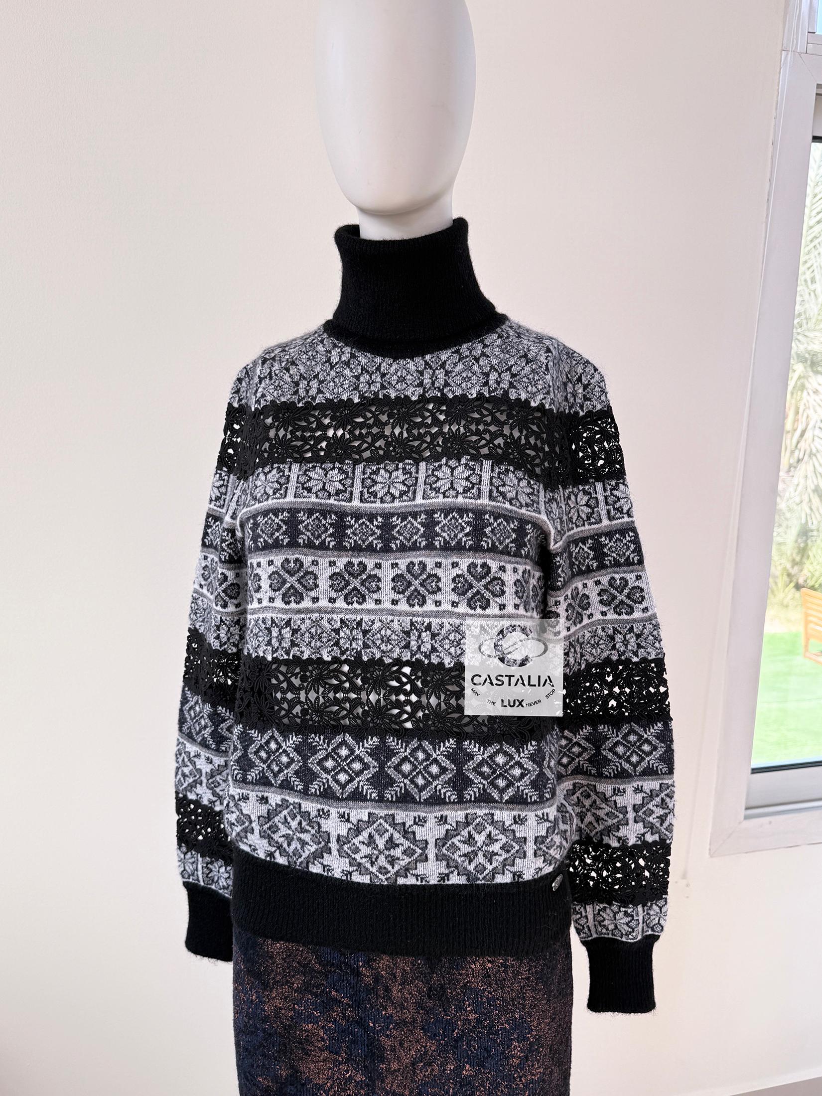 Chanel New Paris / Rome Lace Decor Runway Jumper 34 FR In New Condition In Dubai, AE