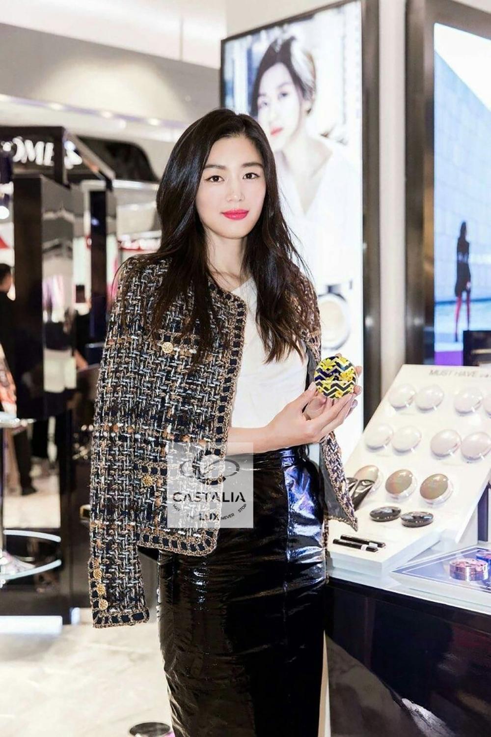 Nero Chanel New Paris / ROME Legend Giacca in tweed beige 36 FR in vendita