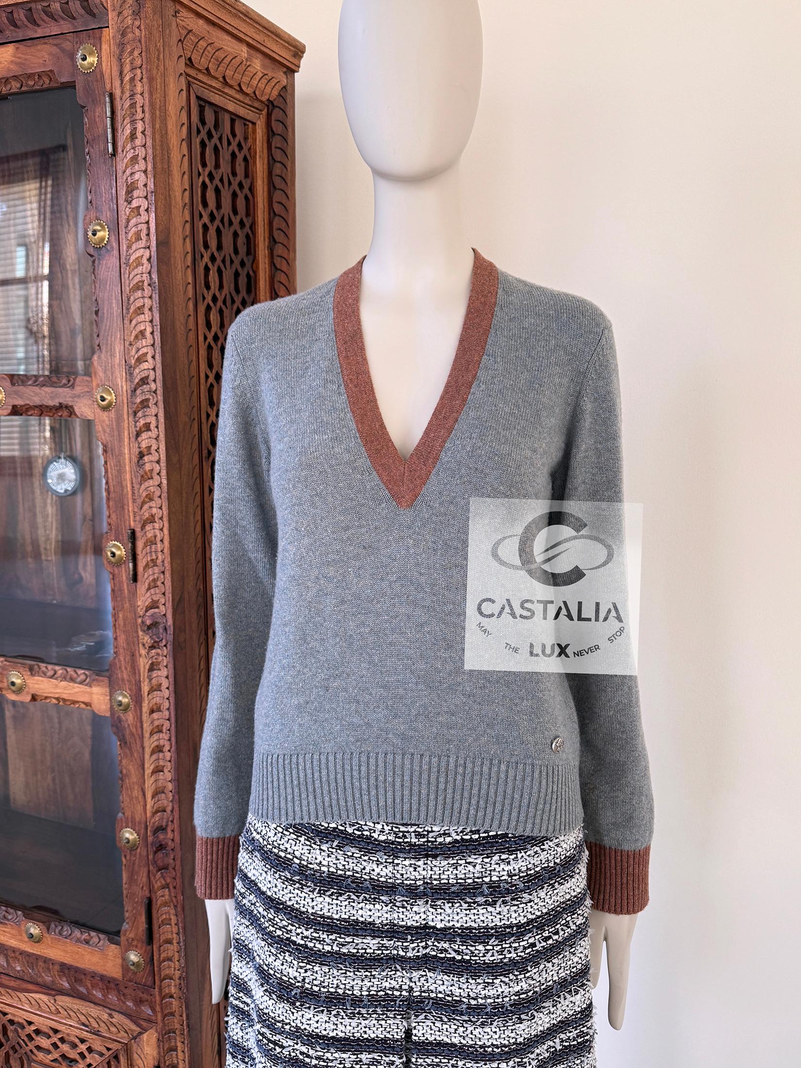 Gray Chanel New Paris / Rome Runway Grey Cashmere Jumper 36 FR For Sale