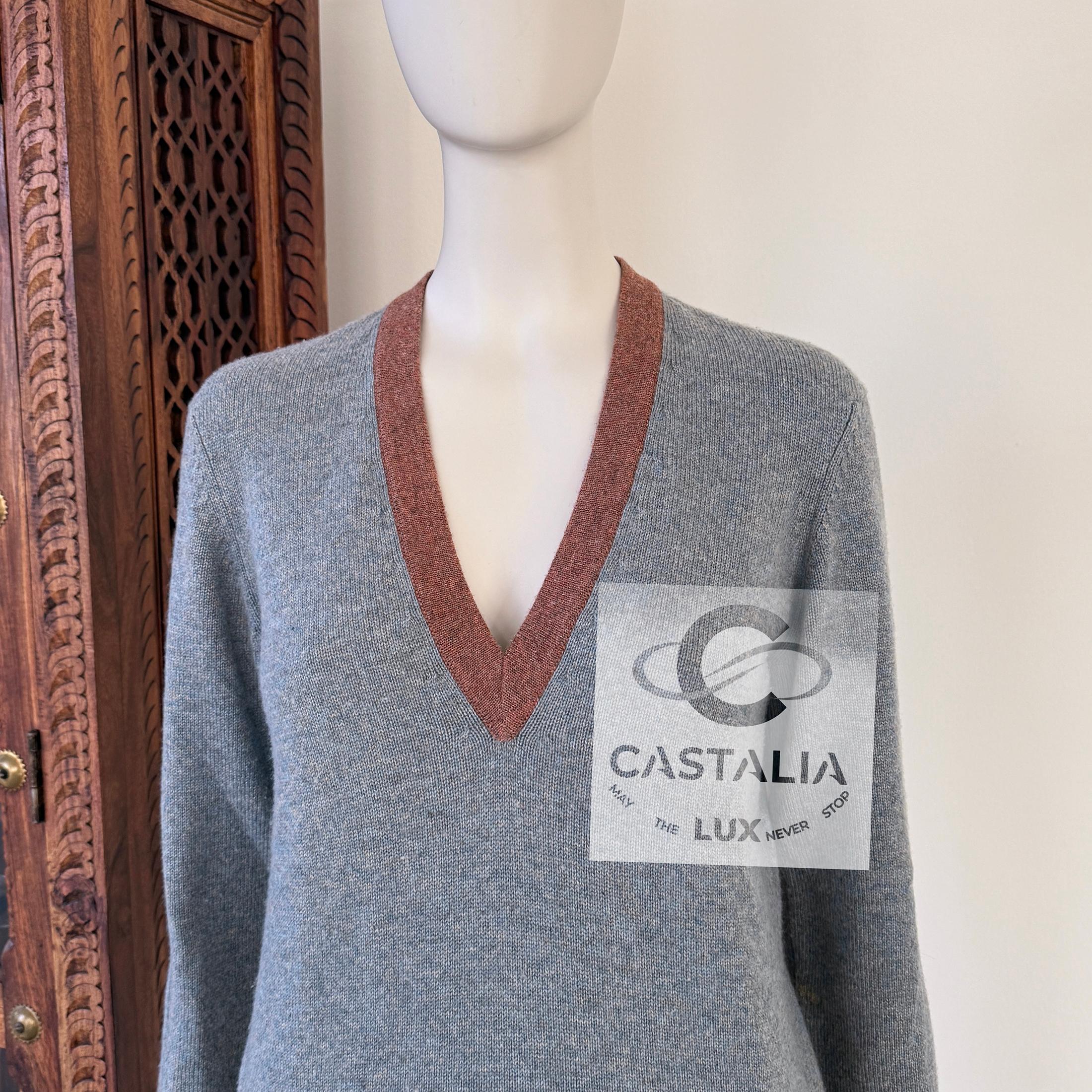 Chanel New Paris / Rome Runway Grey Cashmere Jumper 36 FR In New Condition For Sale In Dubai, AE