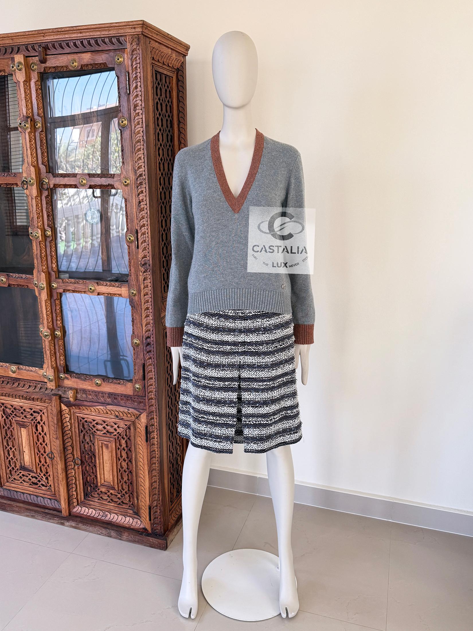 Chanel New Paris / Rome Runway Grey Cashmere Jumper 36 FR For Sale 2