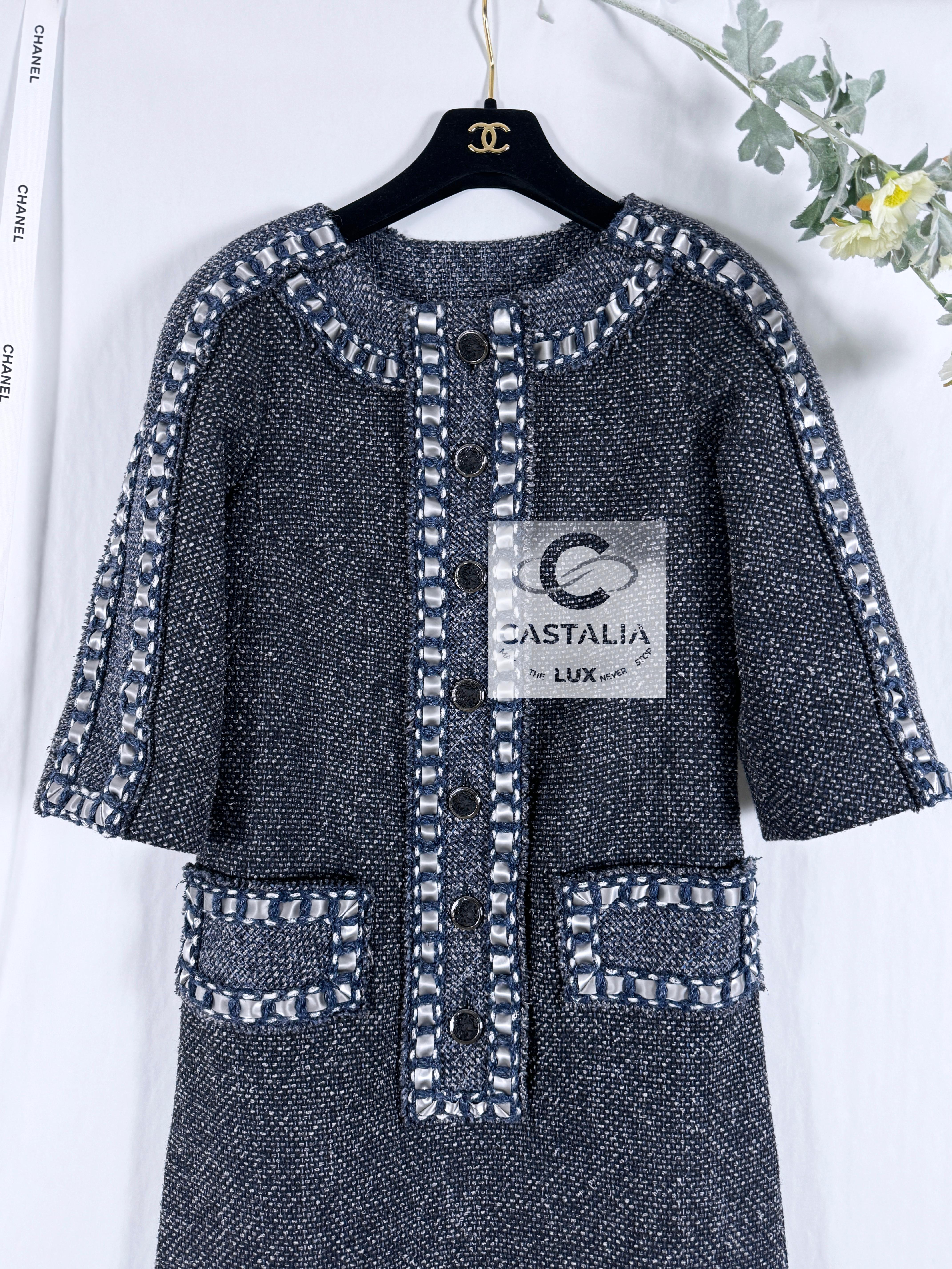 Chanel New Paris / Rome Tweed Dress with Cassette Trim 34 FR For Sale 5