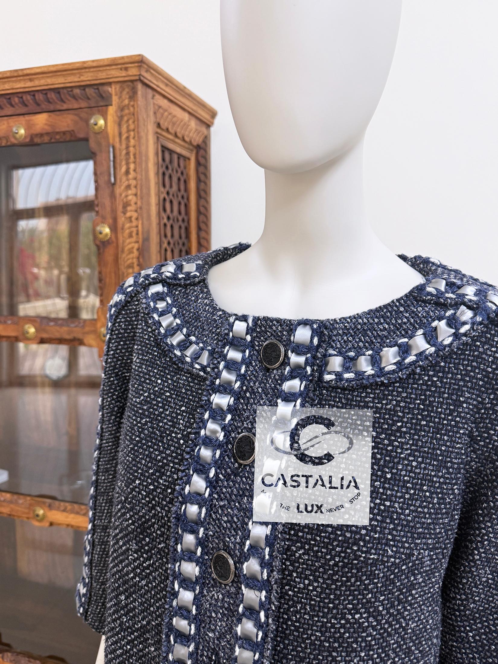Chanel New Paris / Rome Tweed Dress with Cassette Trim 34 FR For Sale 3