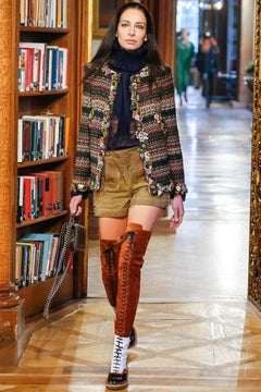 Chanel New Paris / Salzburg Pantaloncini ricamati in denim beige 36 FR