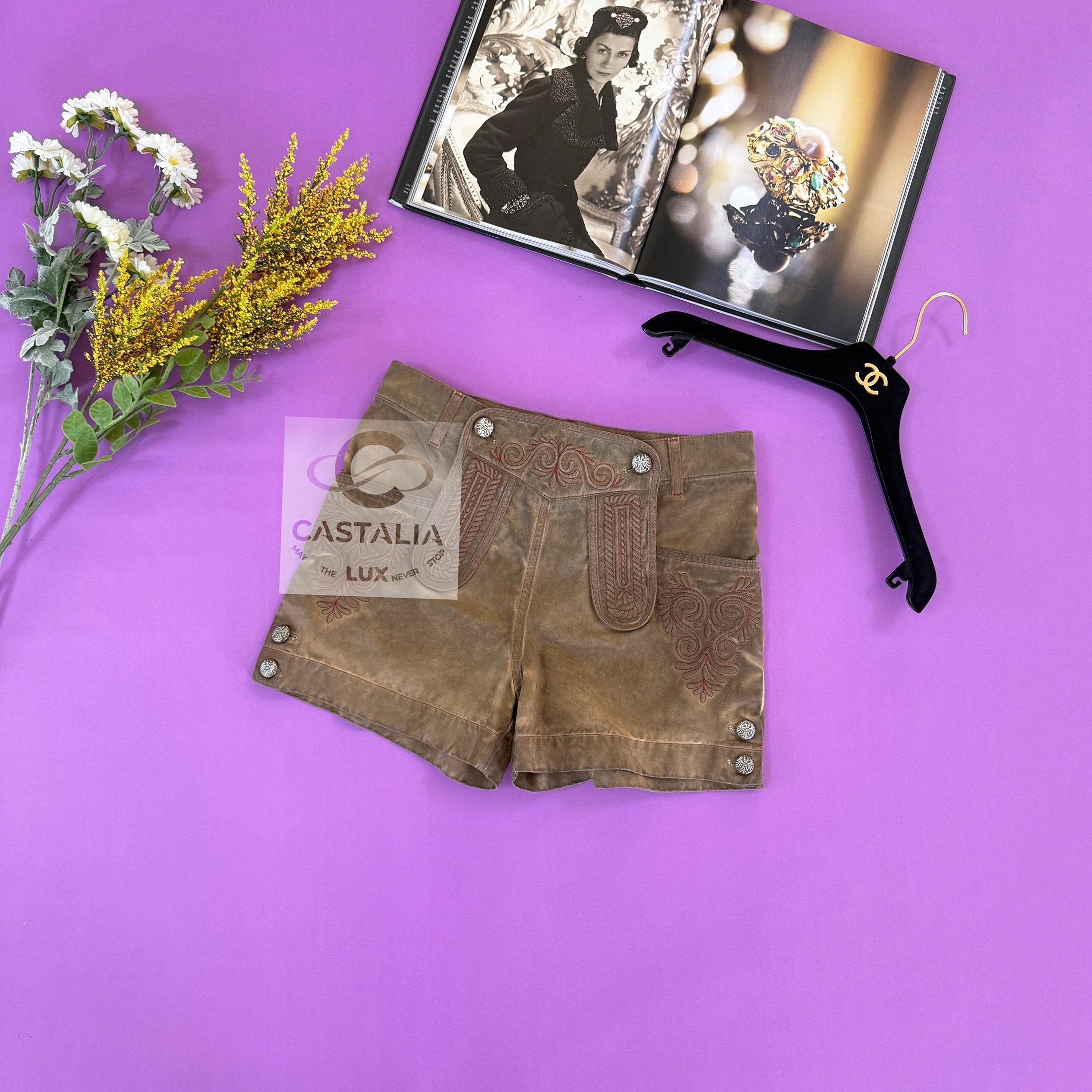 CHANEL New Paris / Salzburg Short brodé Icone 36 FR en vente 3