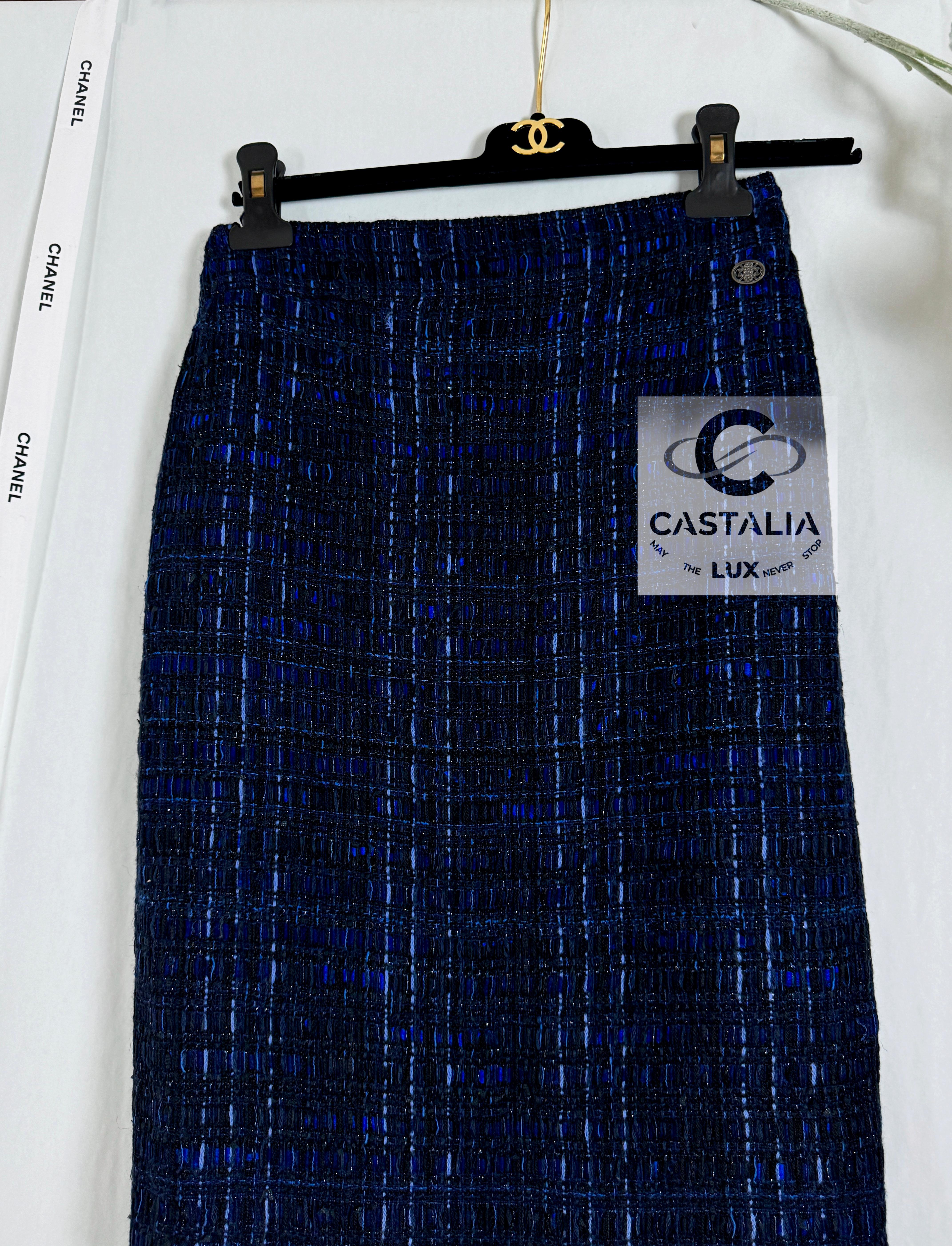Chanel New Paris / Shanghai Lesage Tweed Skirt 46 FR In Excellent Condition For Sale In Dubai, AE