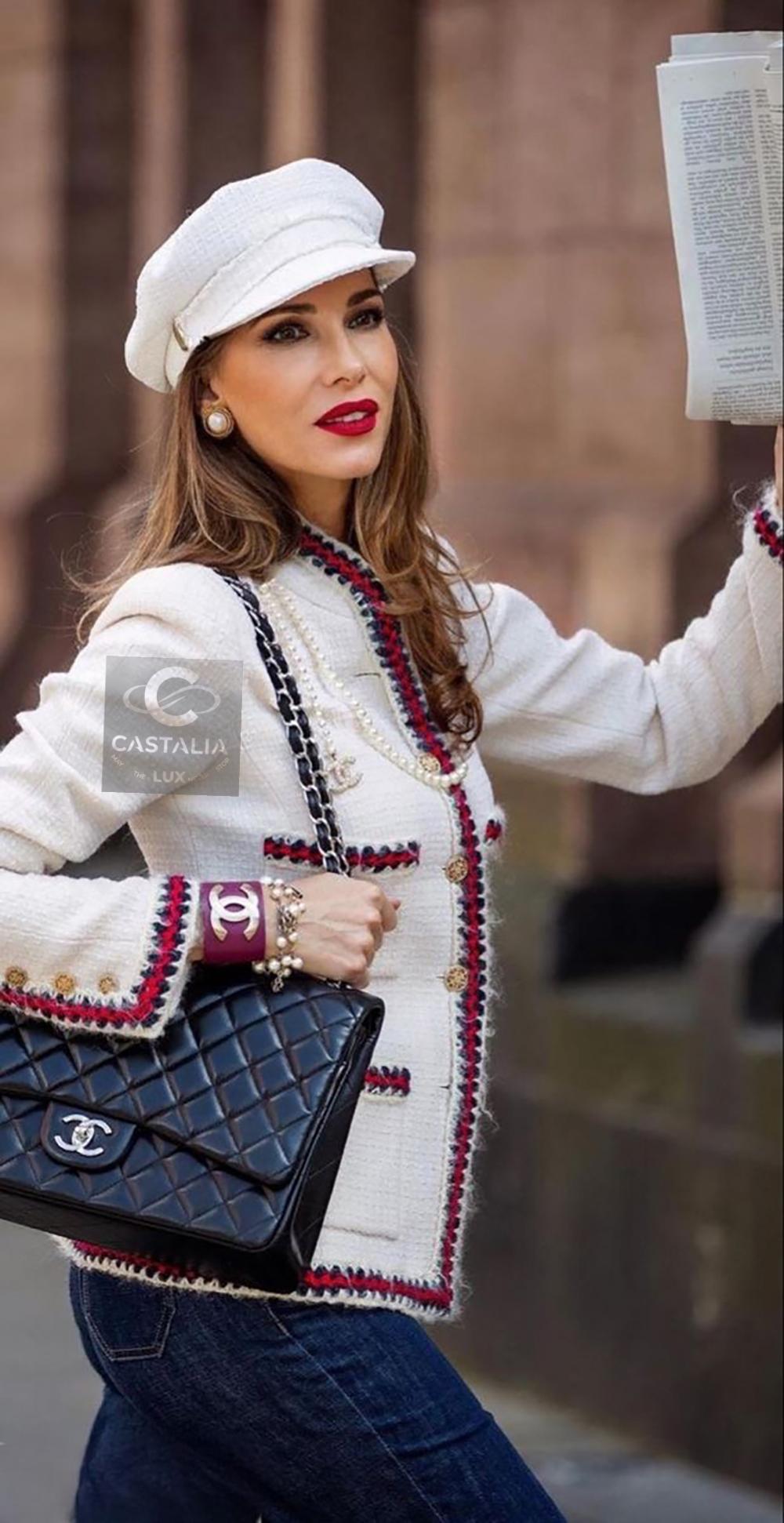 CHANEL París / Shanghai Chaqueta icónica de tweed negro 40 FR Negro en venta