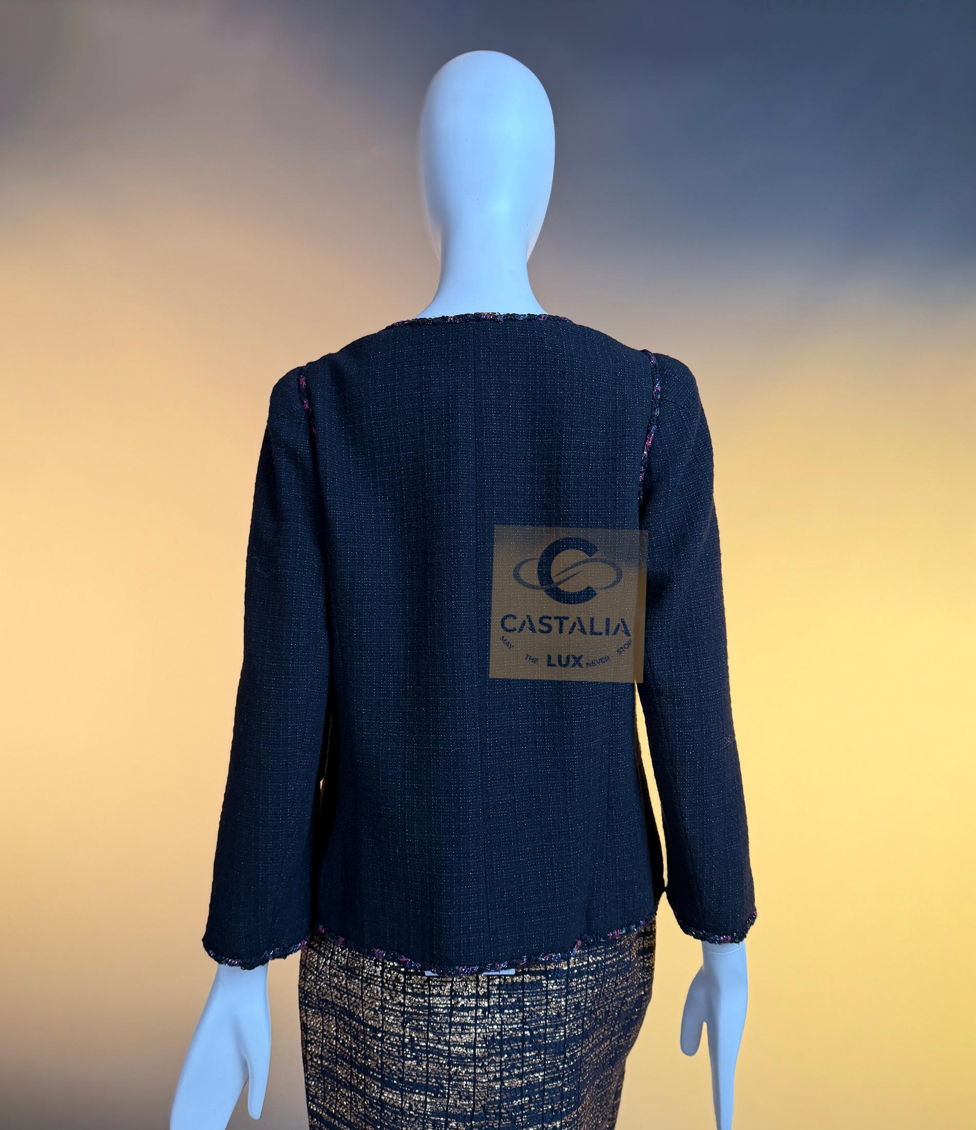 CHANEL New Paris / SHANGHAI Chaqueta intemporal de tweed negro 38 FR en venta 7