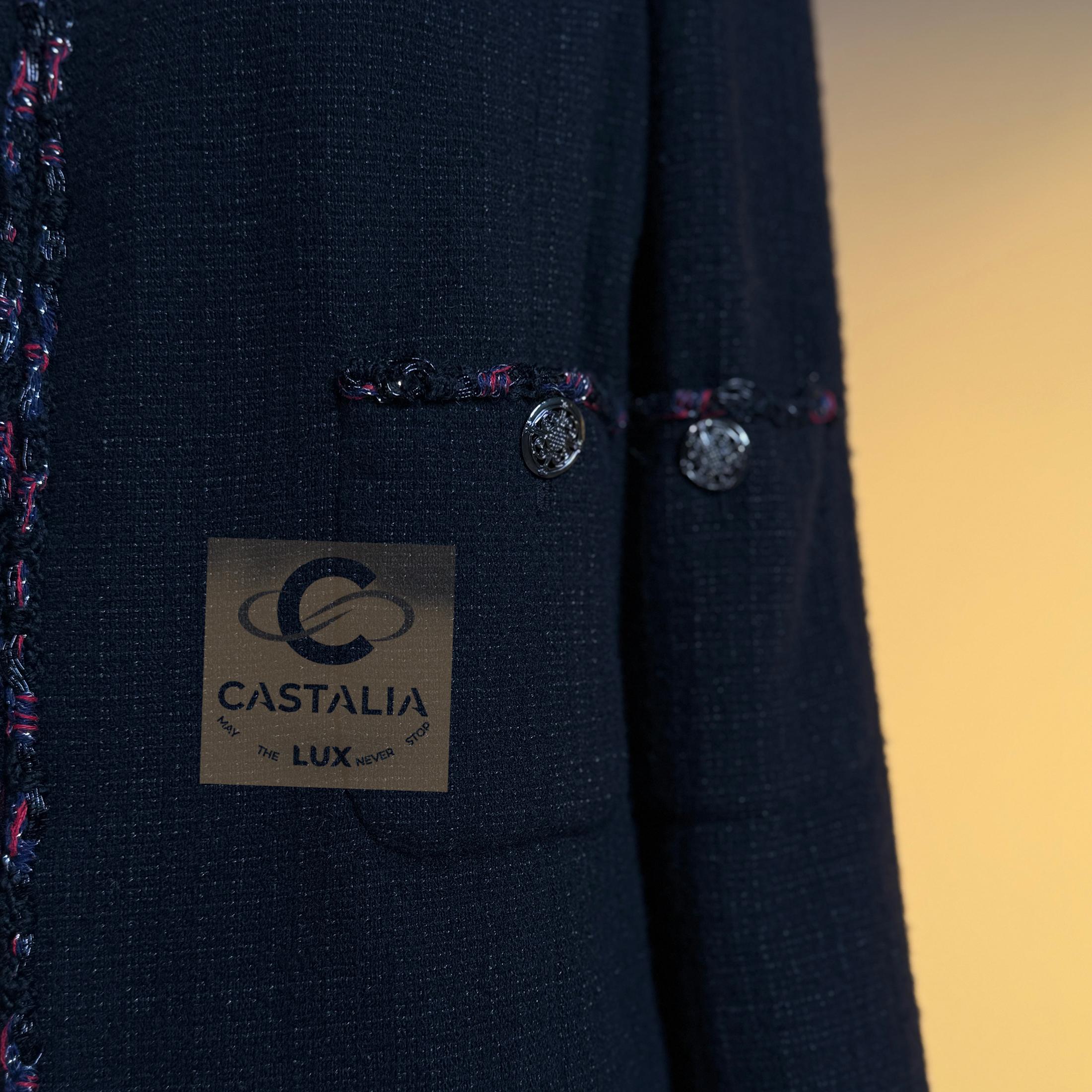 CHANEL New Paris / SHANGHAI Chaqueta intemporal de tweed negro 38 FR en venta 1