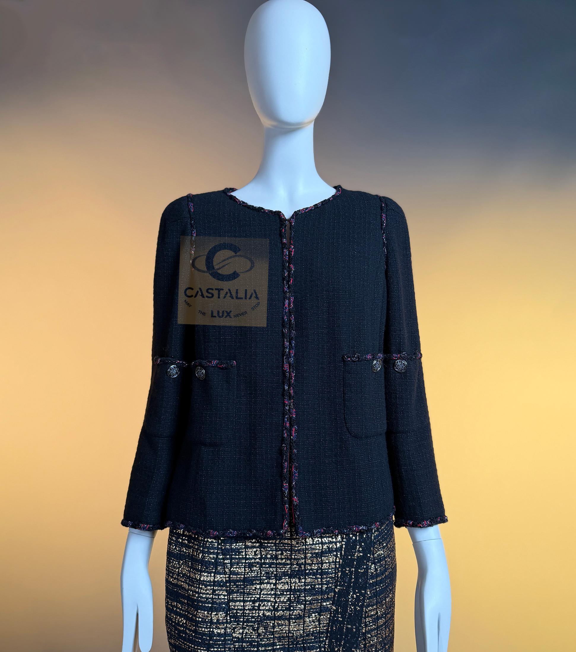CHANEL New Paris / SHANGHAI Chaqueta intemporal de tweed negro 38 FR en venta 2