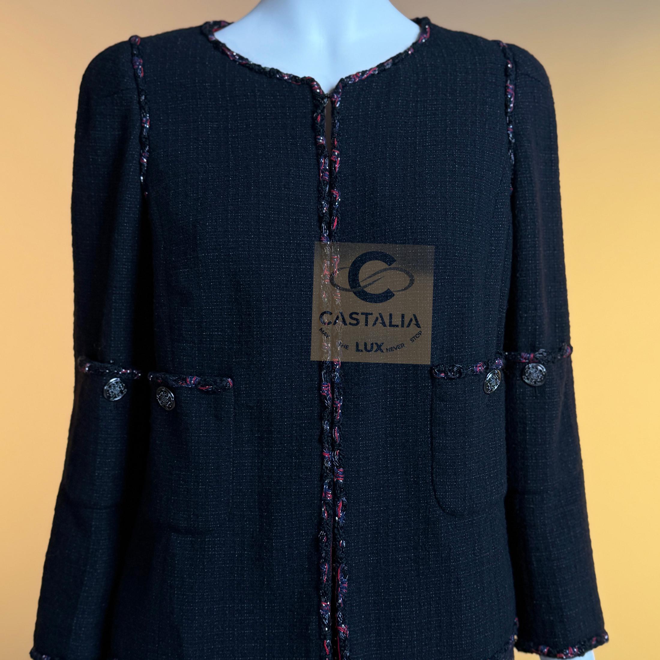 CHANEL New Paris / SHANGHAI Chaqueta intemporal de tweed negro 38 FR en venta 3