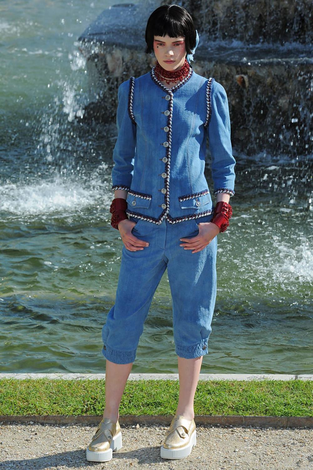 Collectible Chanel blue denim jacket featuring on-trend Baroque silhouette ~ from Runway of Paris / VERSAILLES Cruise 2013 Collection by Meastro Lagerfeld
- CC logo Rococo buttons
- signature braided trim in the colour of French Tricolour 
- tonal