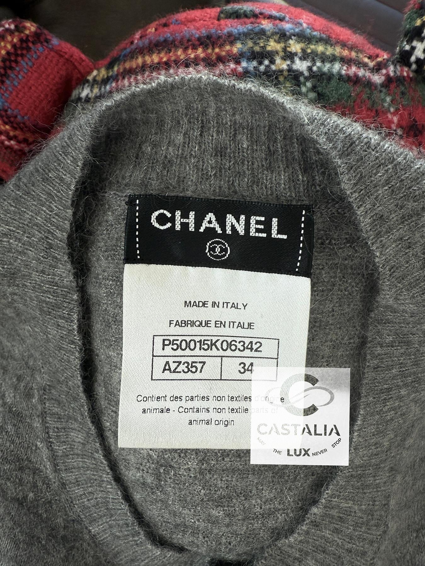 Chanel New Pearl Embellished Grey Jumper 34 FR For Sale 5