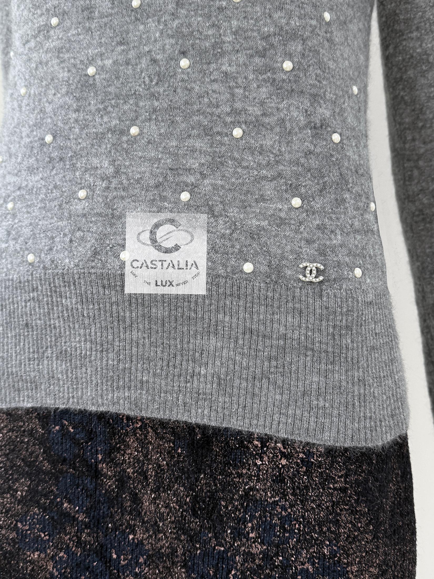Chanel New Pearl Embellished Grey Jumper 34 FR For Sale 2