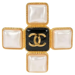 Chanel New Pearl Gripoix Cross Pin