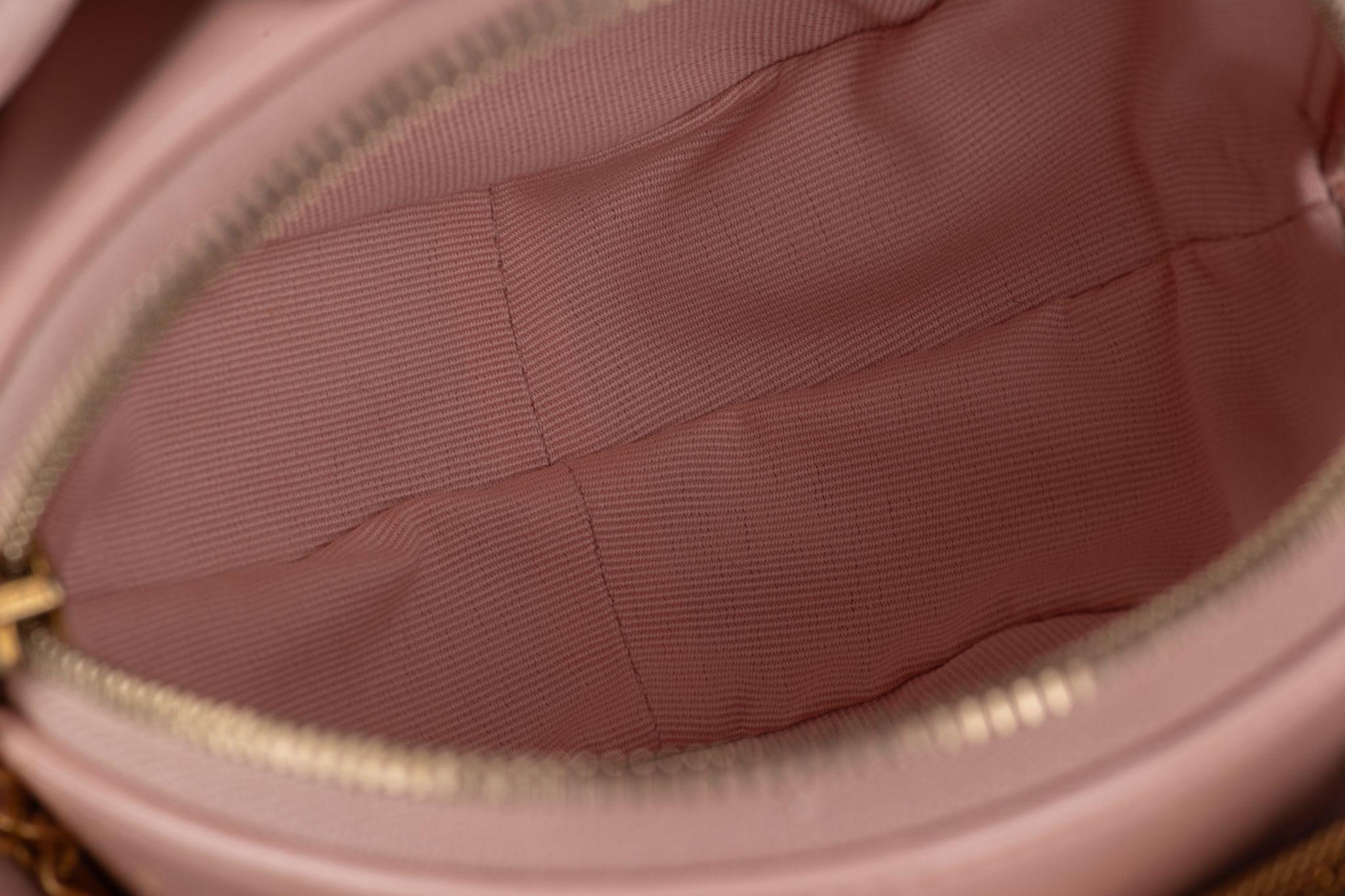 Chanel New Rosa Kamelie Runde Tasche im Angebot 6